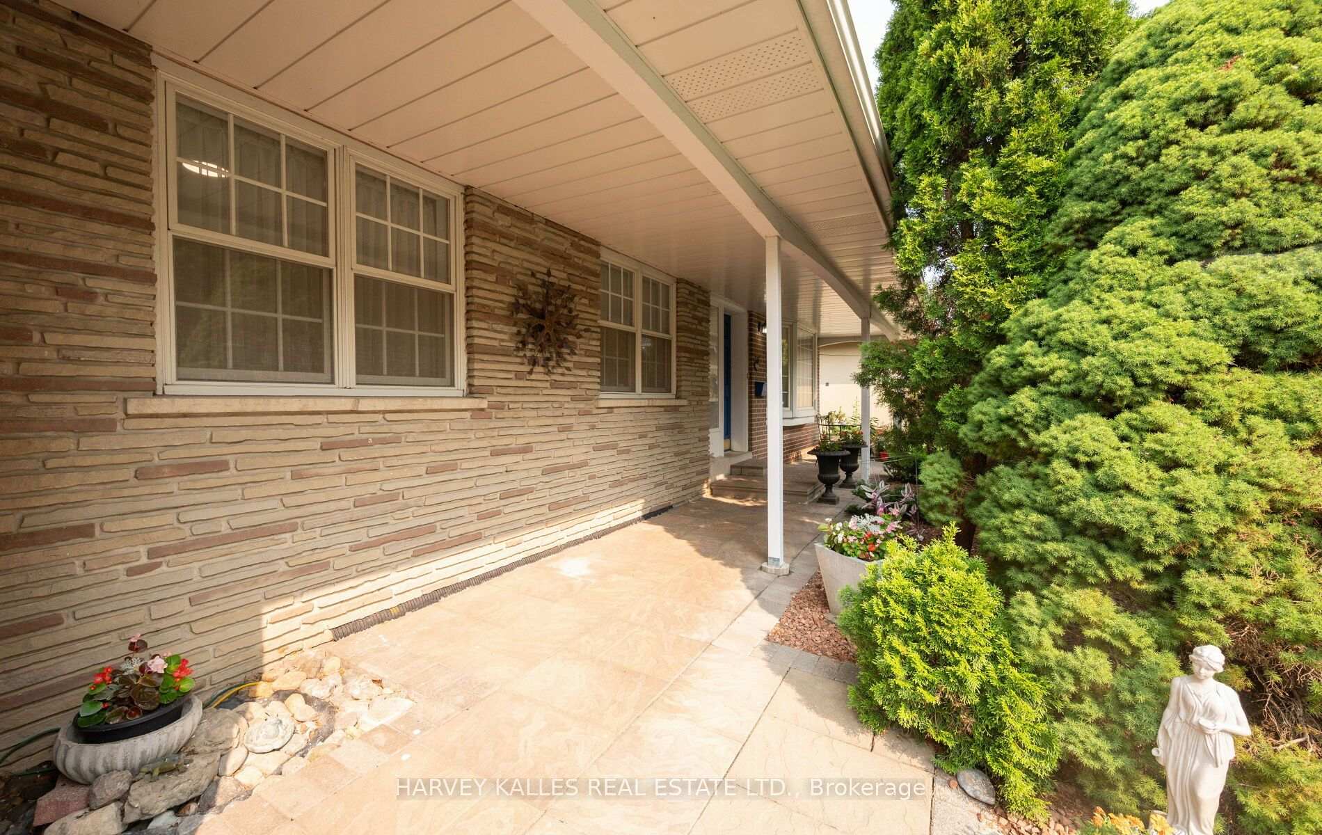 Photo 3 of 20 Willowgate Drive, Markham, Bullock — HOMEH