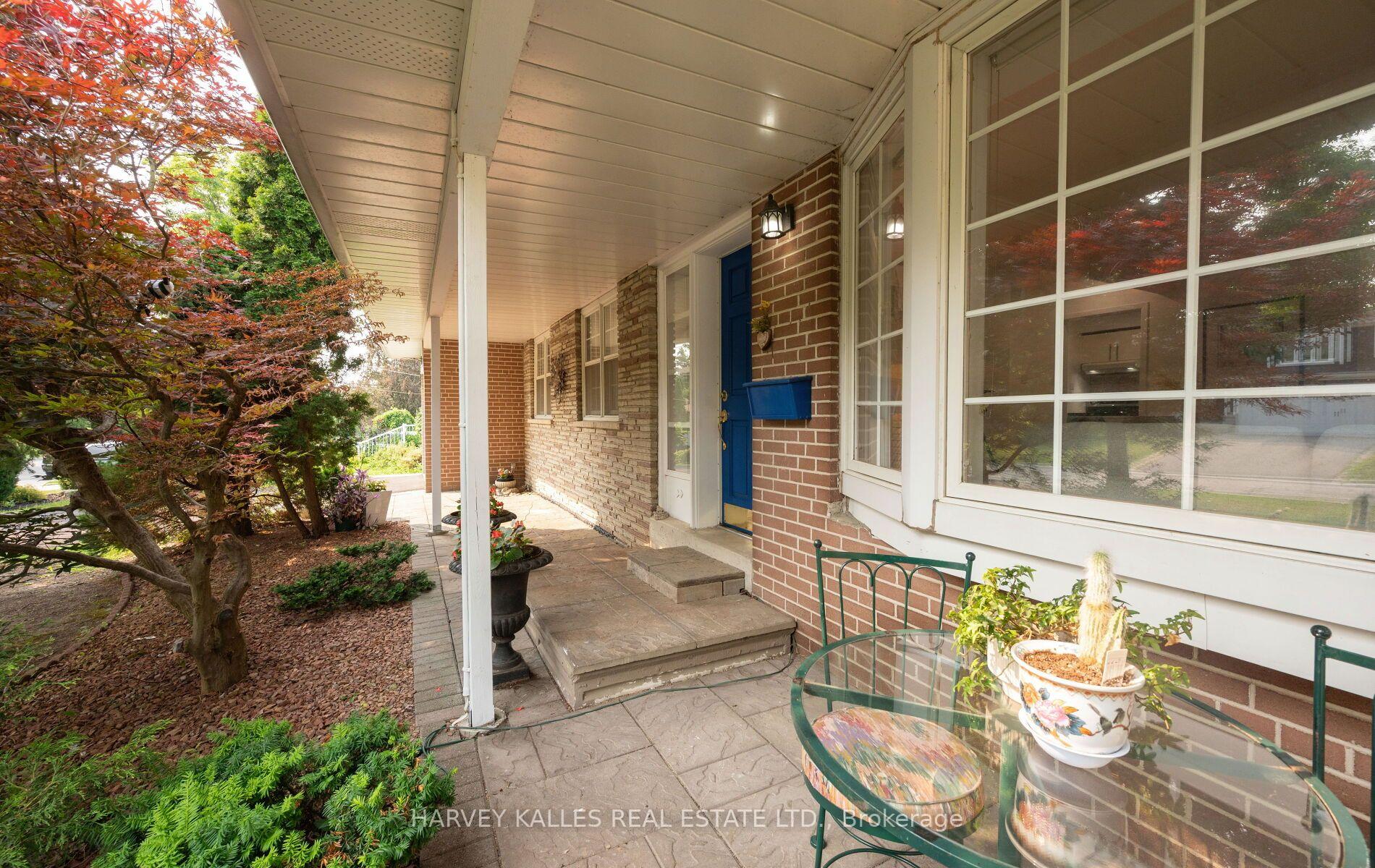 Photo 4 of 20 Willowgate Drive, Markham, Bullock — HOMEH