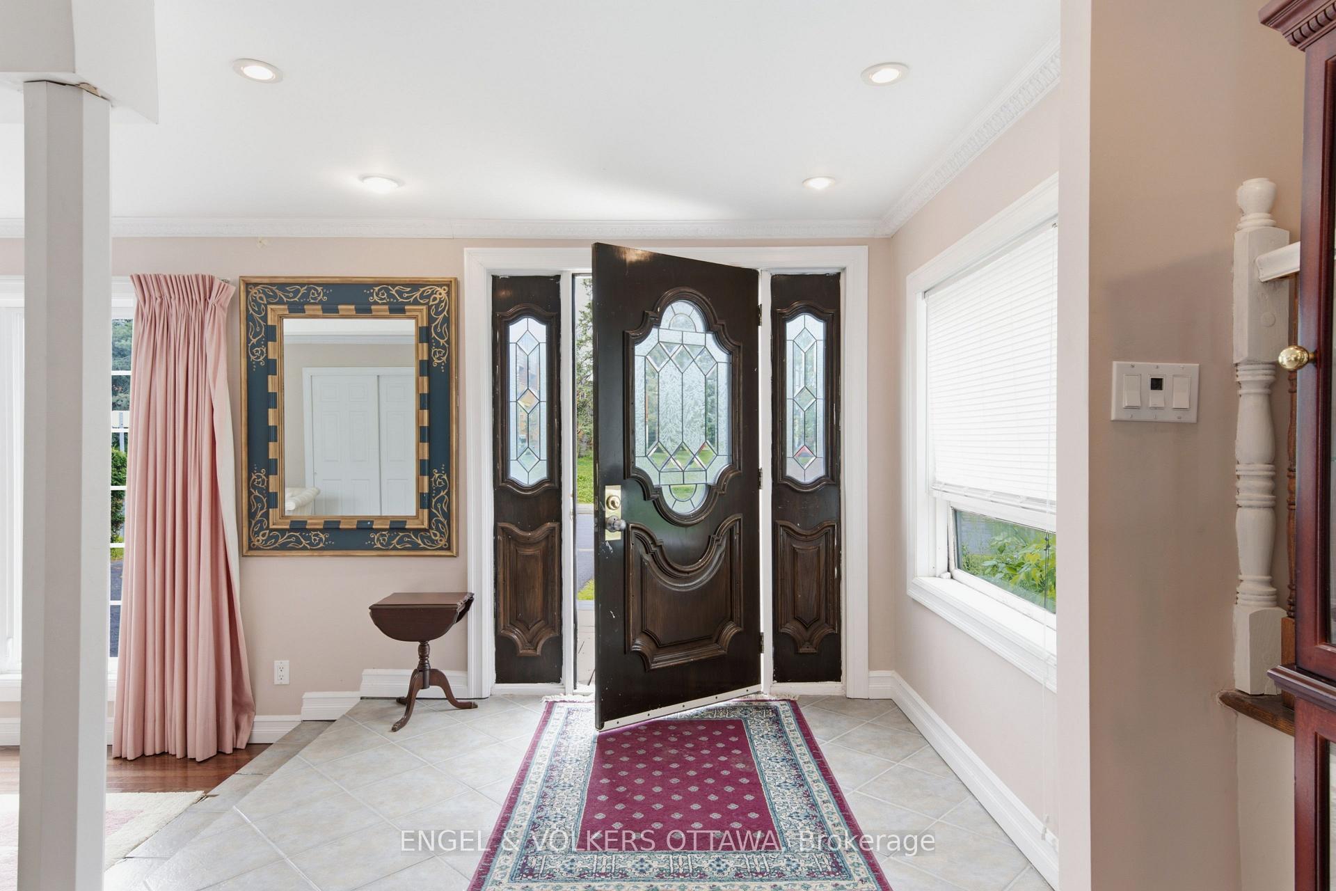 Photo 3 of 1446 Ridgebrook Drive, Ottawa, Pineview — HOMEH