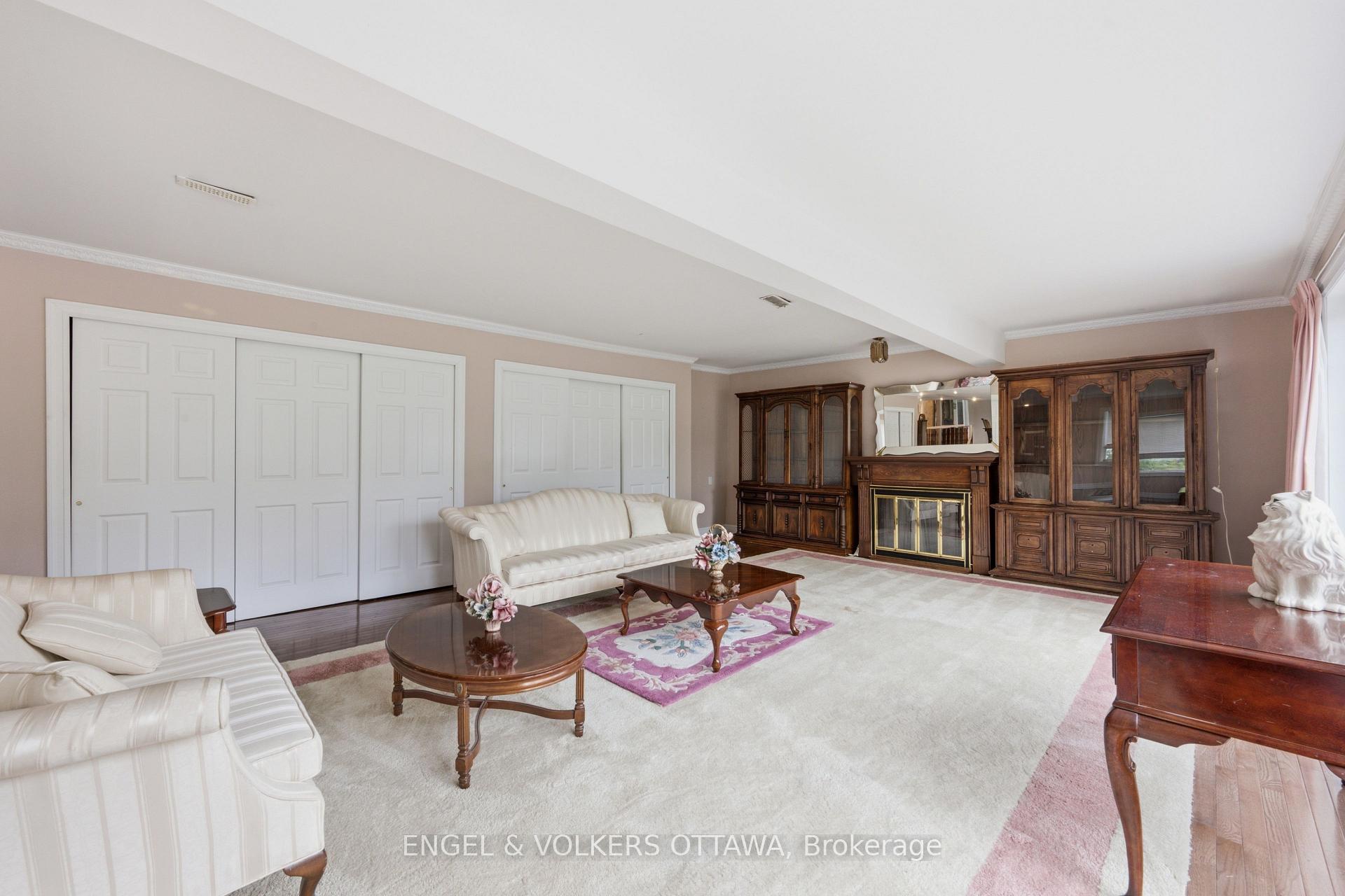 Photo 4 of 1446 Ridgebrook Drive, Ottawa, Pineview — HOMEH
