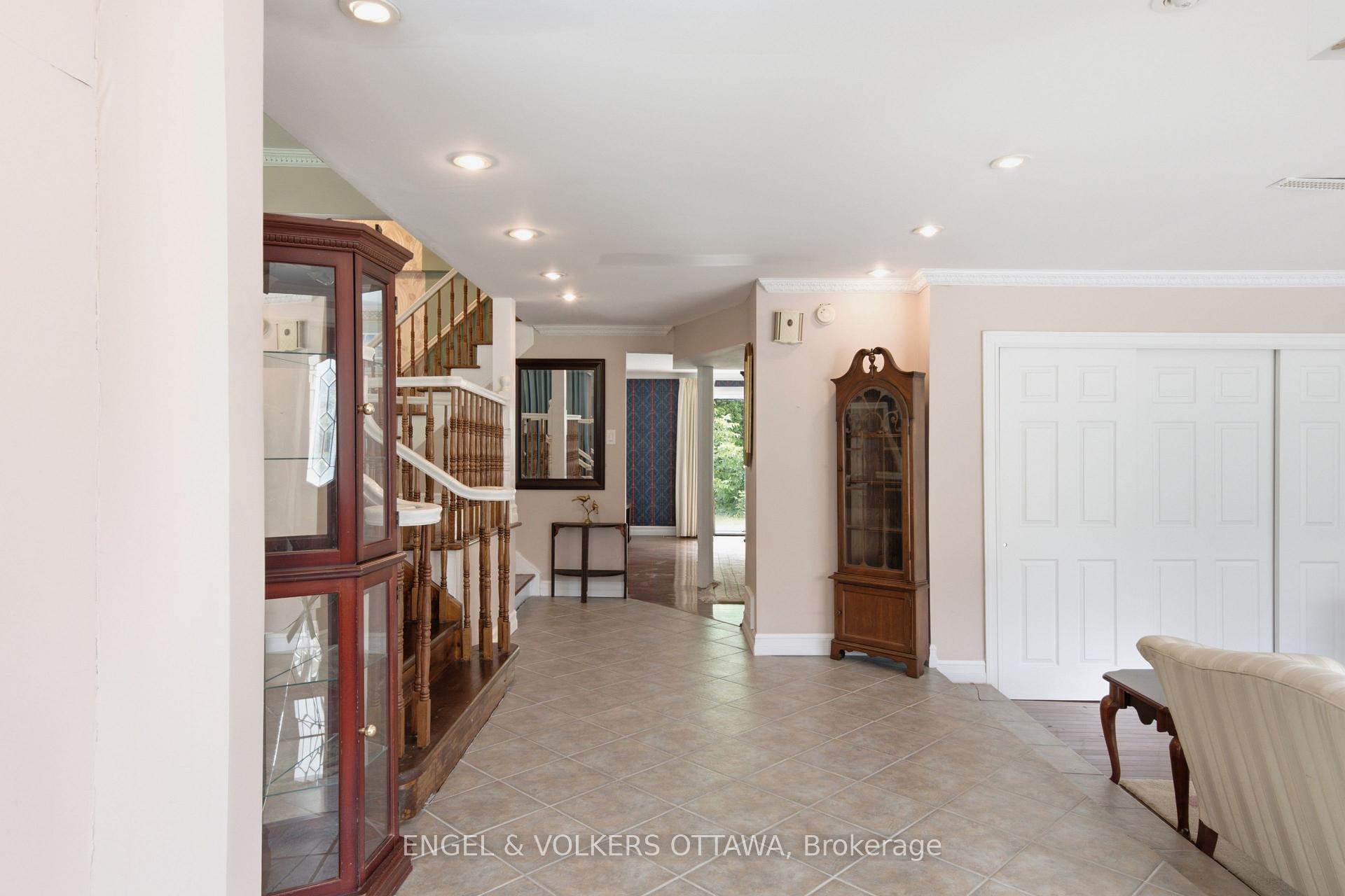 Photo 6 of 1446 Ridgebrook Drive, Ottawa, Pineview — HOMEH