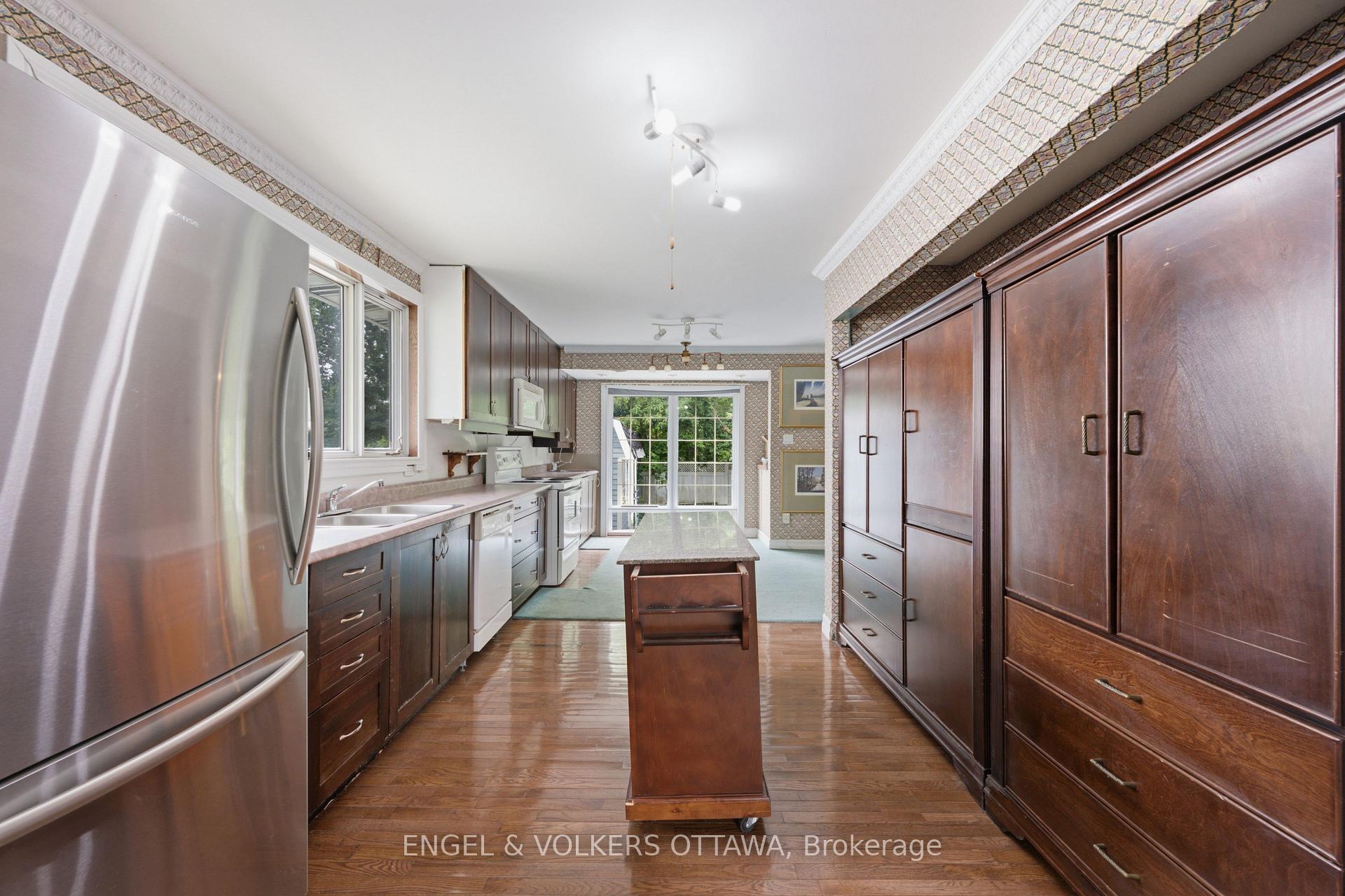 Photo 11 of 1446 Ridgebrook Drive, Ottawa, Pineview — HOMEH