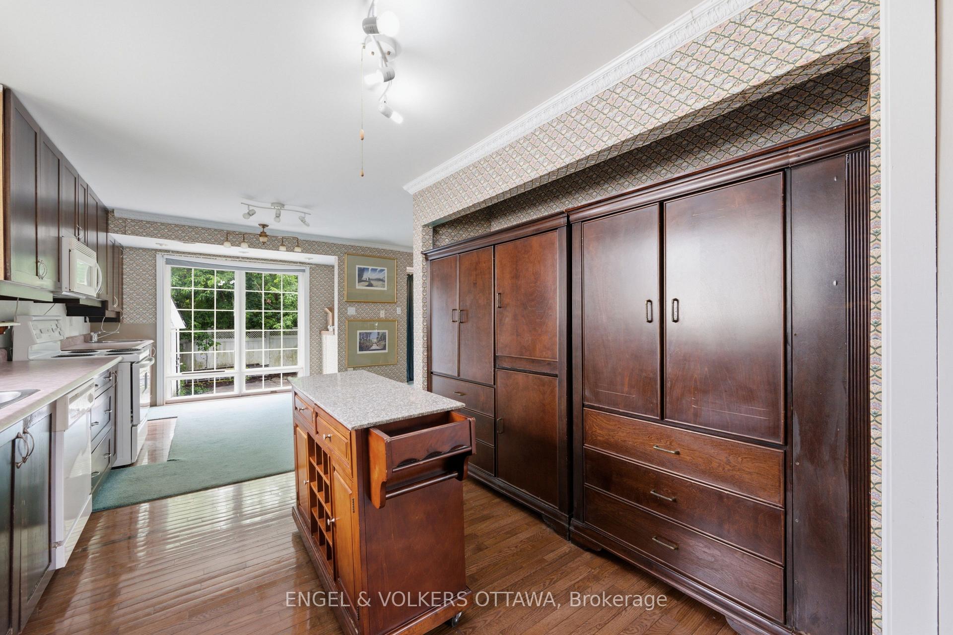 Photo 12 of 1446 Ridgebrook Drive, Ottawa, Pineview — HOMEH