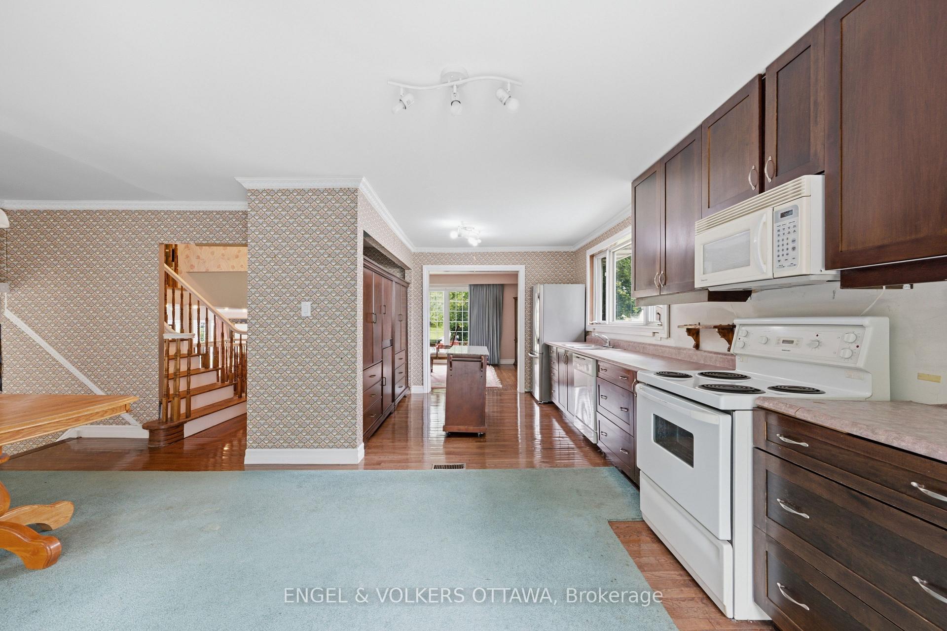 Photo 13 of 1446 Ridgebrook Drive, Ottawa, Pineview — HOMEH
