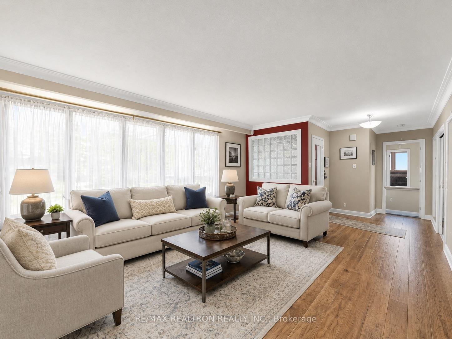 Photo 5 of 22 Longbridge Road, Vaughan, Uplands — HOMEH