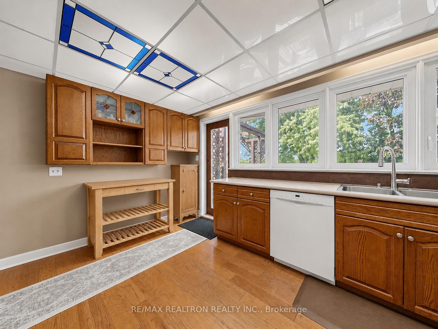 Photo 10 of 22 Longbridge Road, Vaughan, Uplands — HOMEH