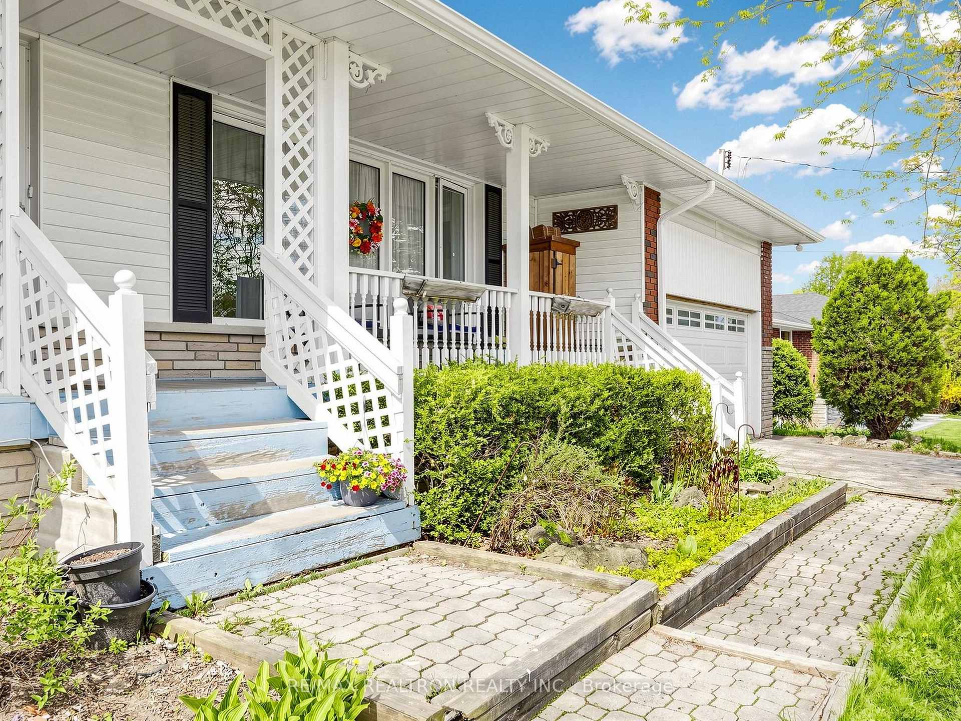 Photo 26 of 22 Longbridge Road, Vaughan, Uplands — HOMEH