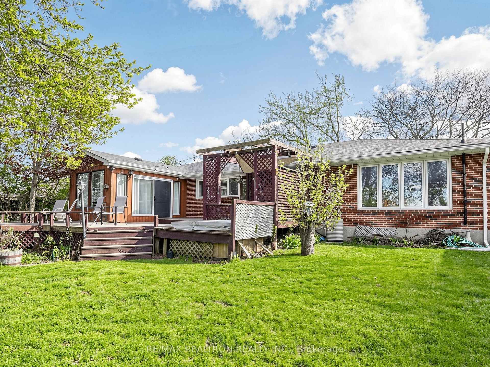 Photo 33 of 22 Longbridge Road, Vaughan, Uplands — HOMEH