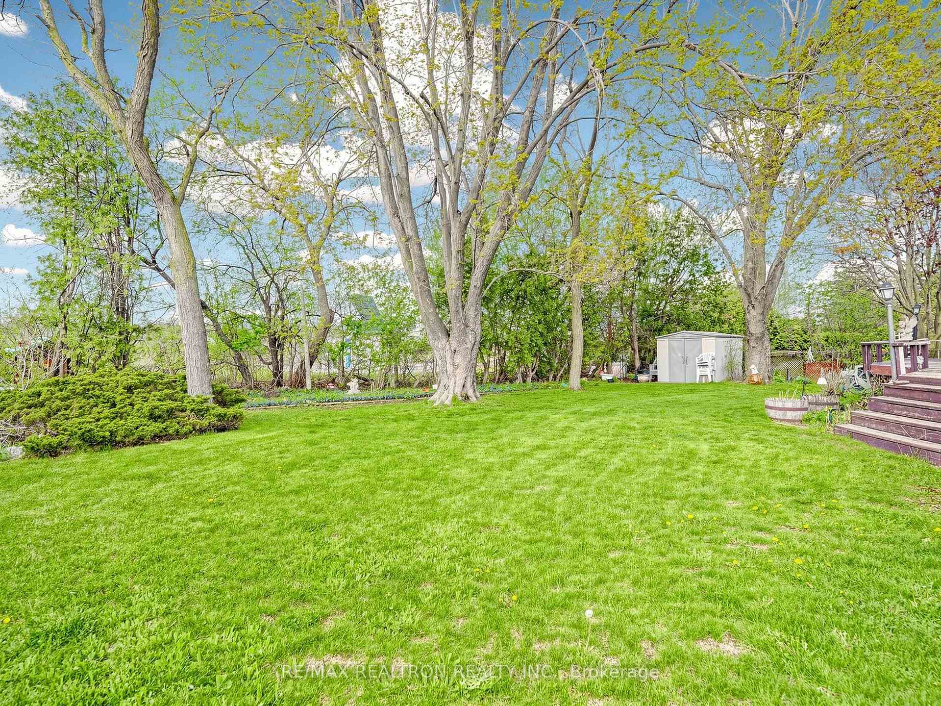 Photo 37 of 22 Longbridge Road, Vaughan, Uplands — HOMEH