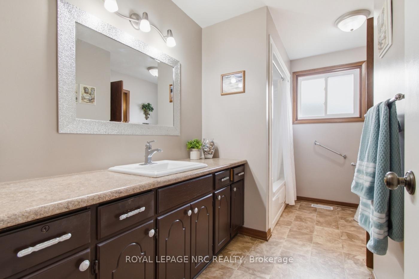 Photo 11 of 11 Jennifer Court, Welland, Prince Charles — HOMEH