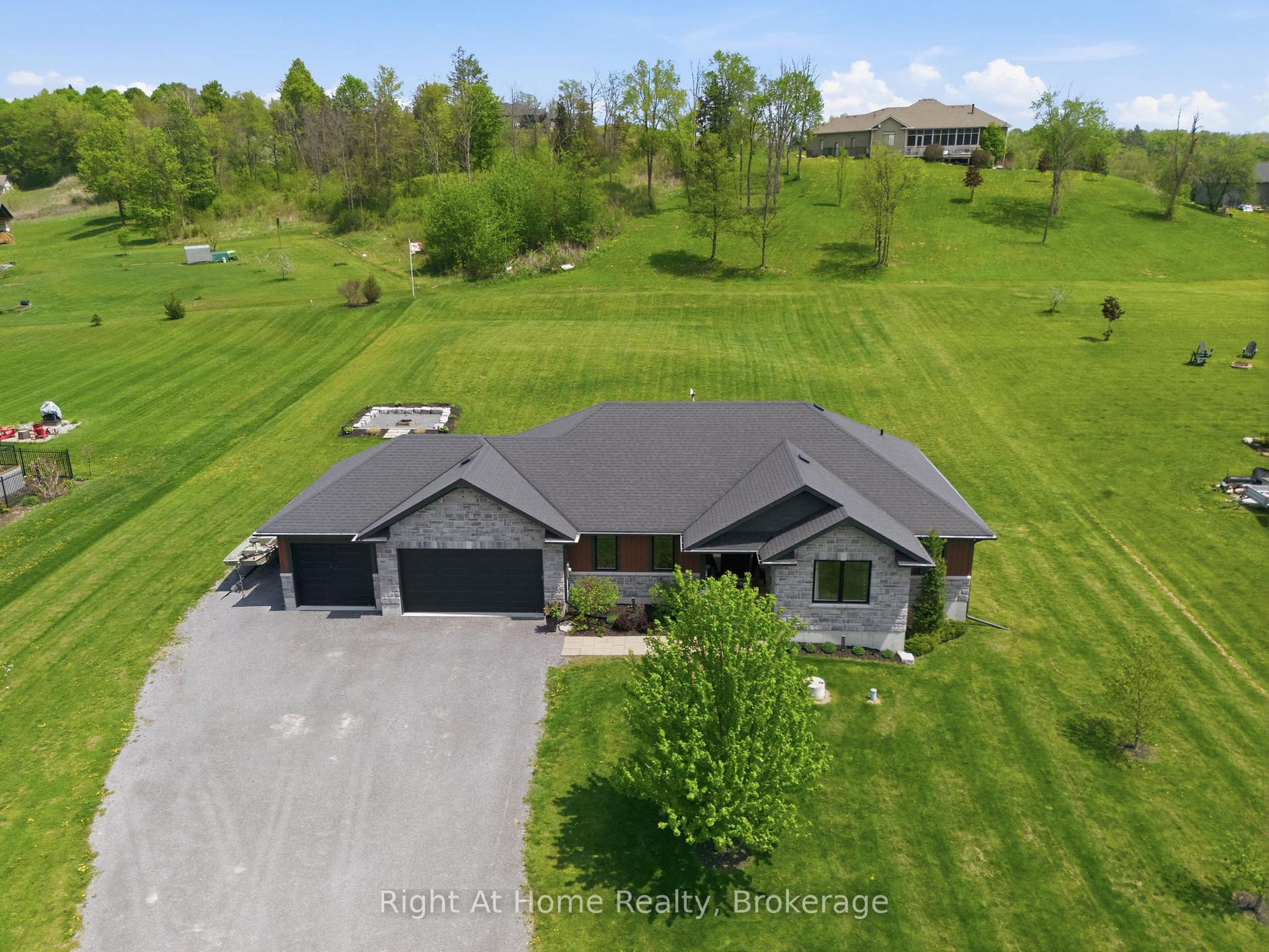 Photo 5 of 144 Hiddenvalley Drive, Belleville, Thurlow Ward — HOMEH