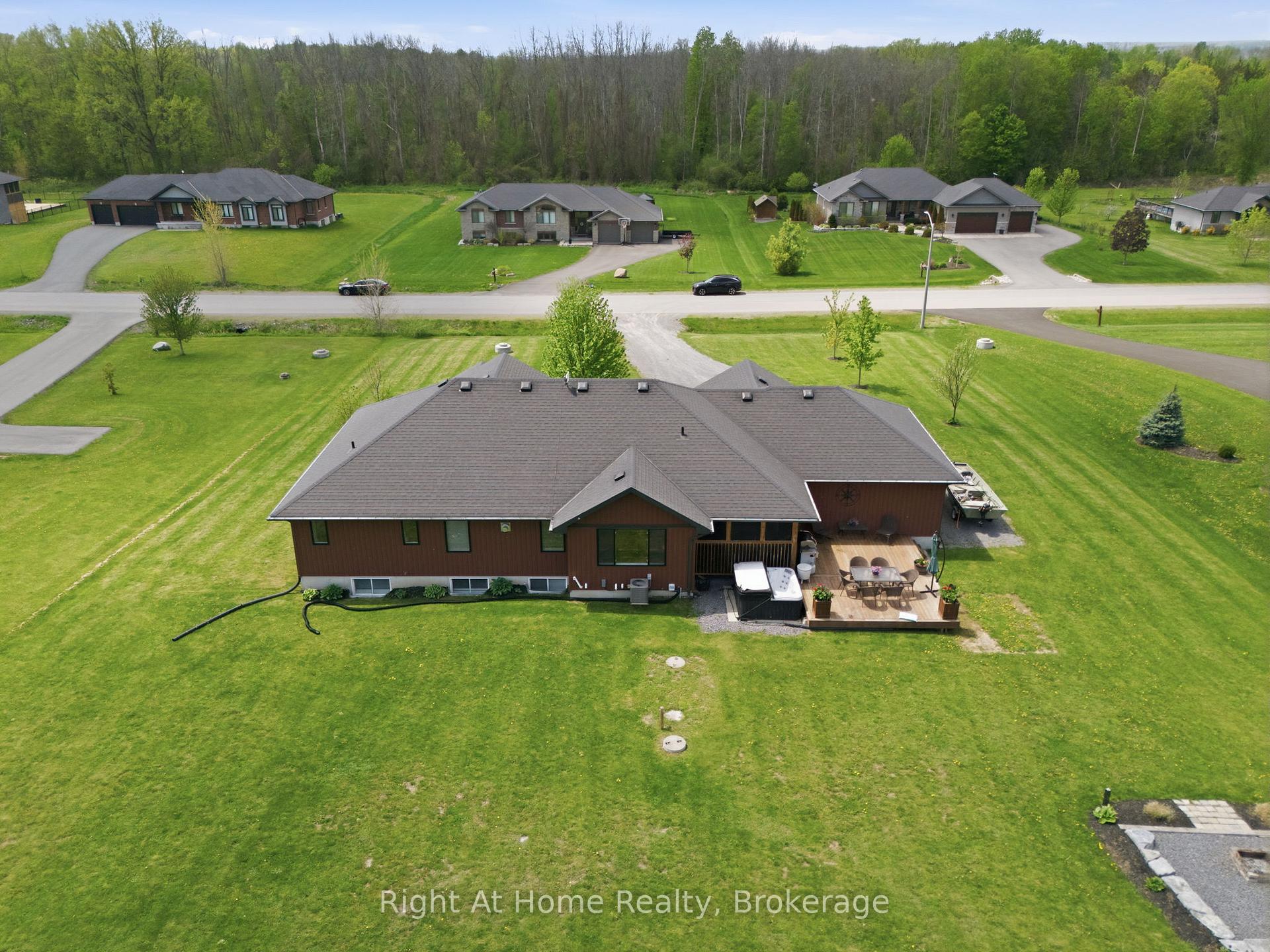 Photo 40 of 144 Hiddenvalley Drive, Belleville, Thurlow Ward — HOMEH