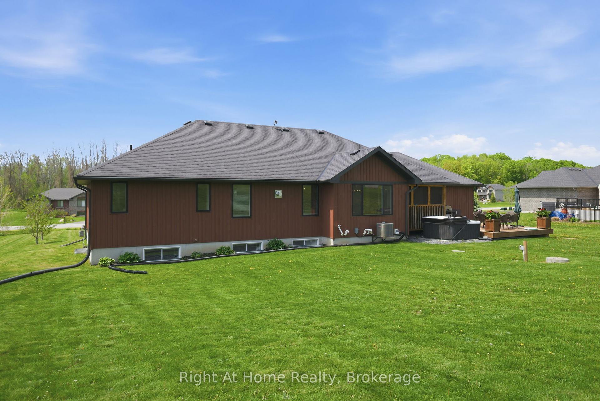 Photo 44 of 144 Hiddenvalley Drive, Belleville, Thurlow Ward — HOMEH
