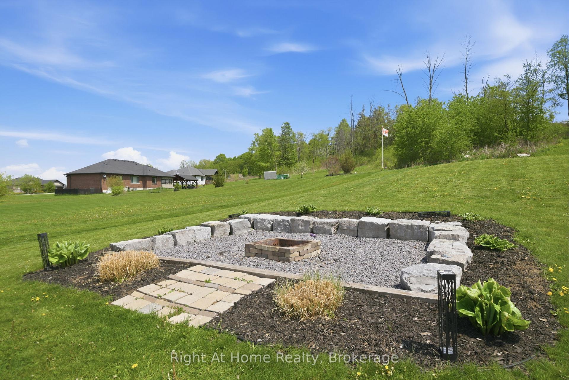 Photo 45 of 144 Hiddenvalley Drive, Belleville, Thurlow Ward — HOMEH