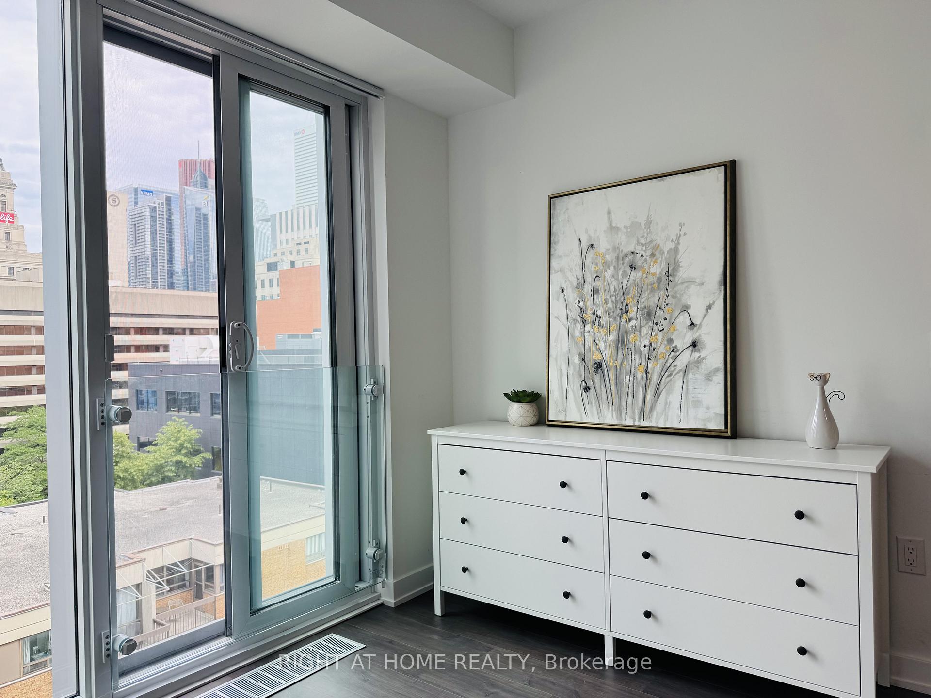 Photo 4 of Unit 1011, 50 McCaul Street, Toronto, Kensington-Chinatown — HOMEH