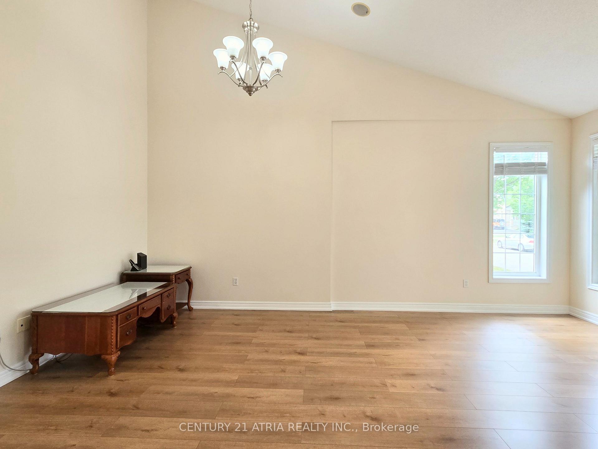 Photo 5 of 31 Cliveden Place, Markham, Berczy — HOMEH