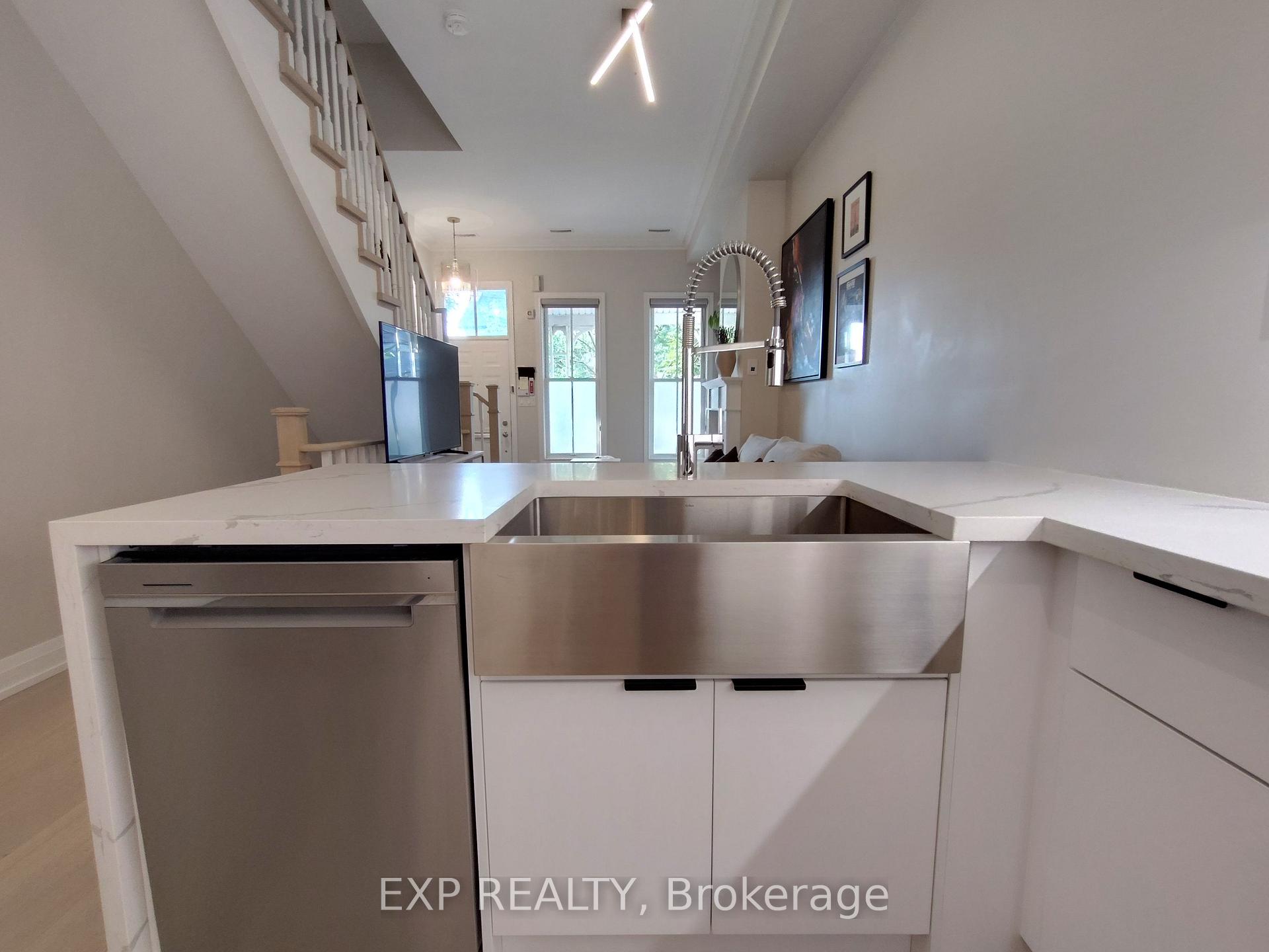 Photo 9 of 601 Adelaide Street W, Toronto, Niagara — HOMEH