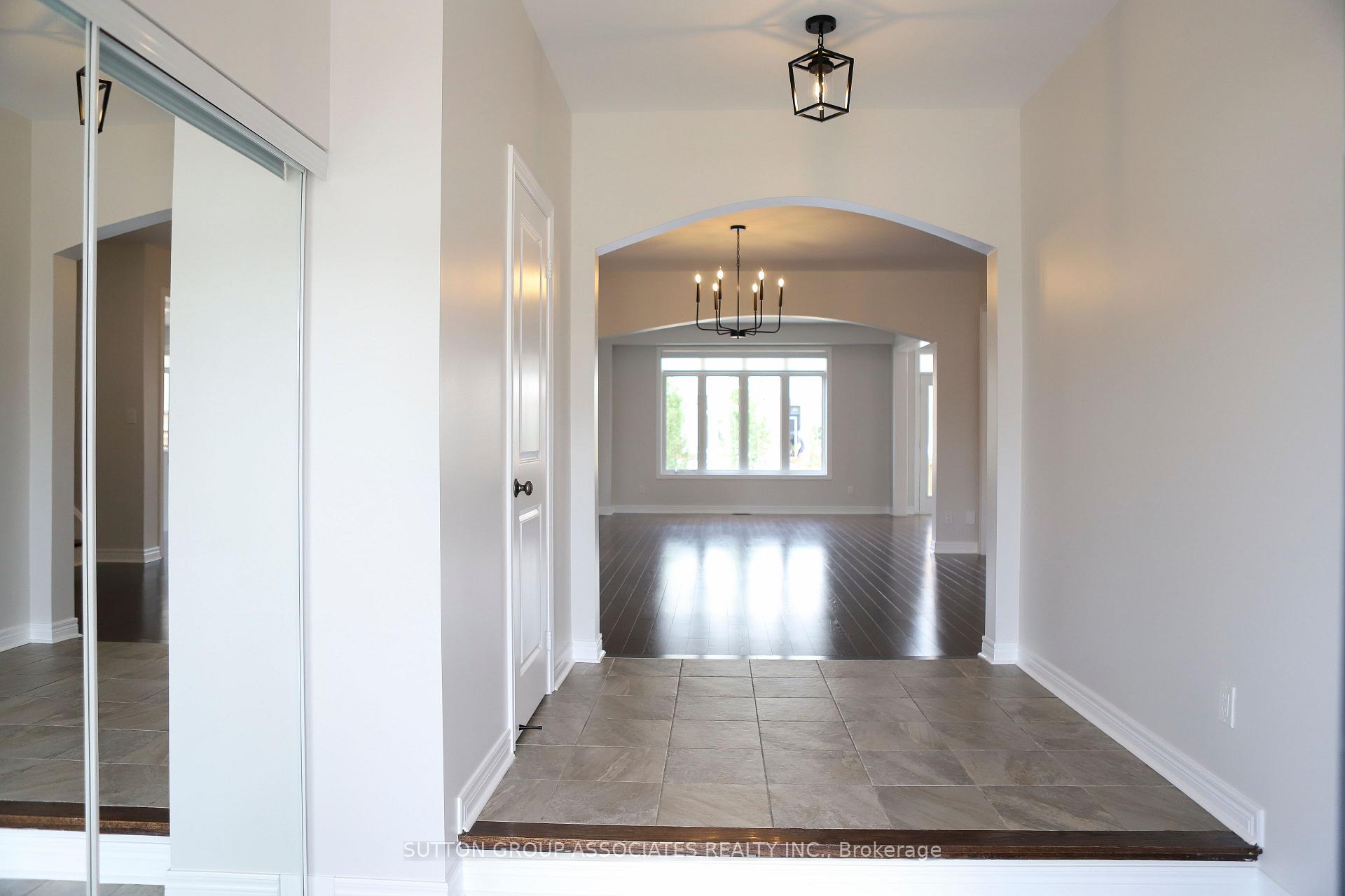 Photo 2 of 72 Treetops Boulevard, New Tecumseth, Alliston — HOMEH