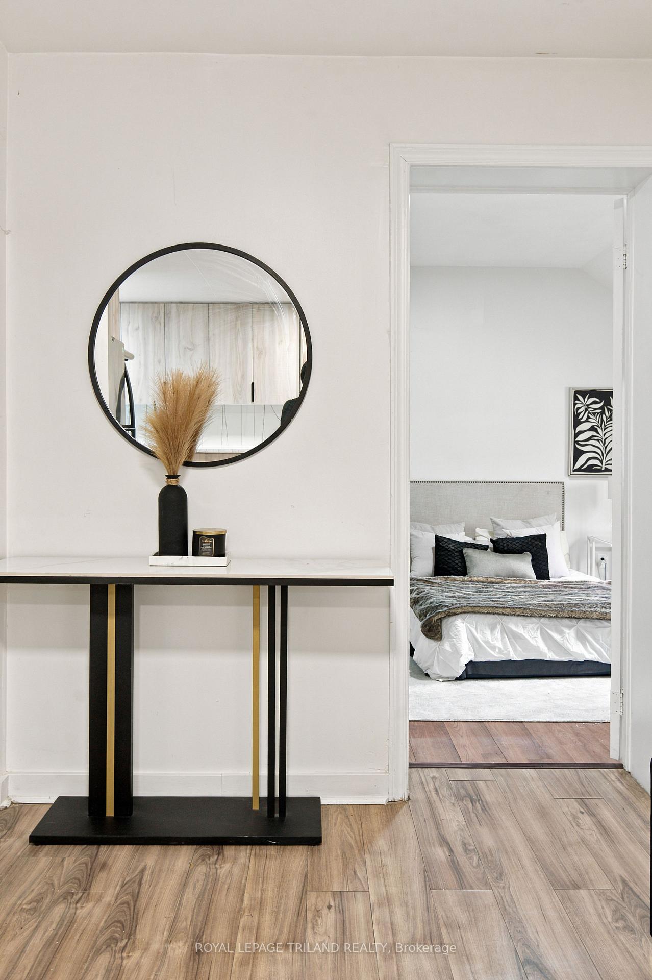 Photo 43 of 650 Oxford Street E, London, East C — HOMEH