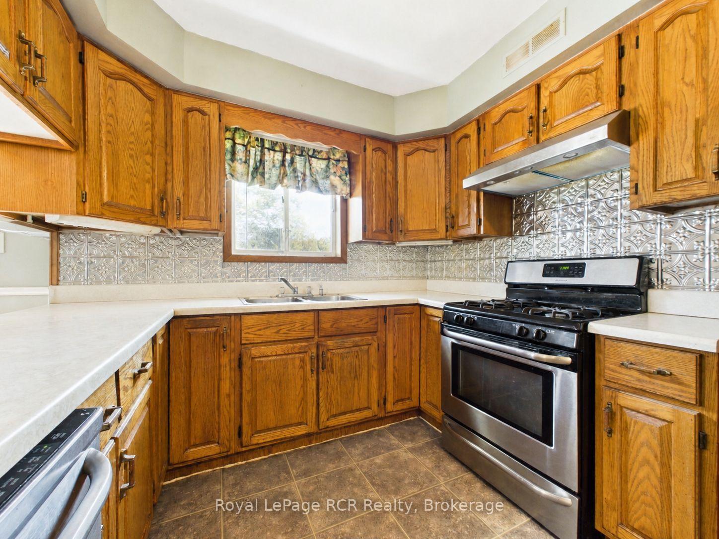 Photo 12 of 96 James Street, North Huron, Wingham — HOMEH