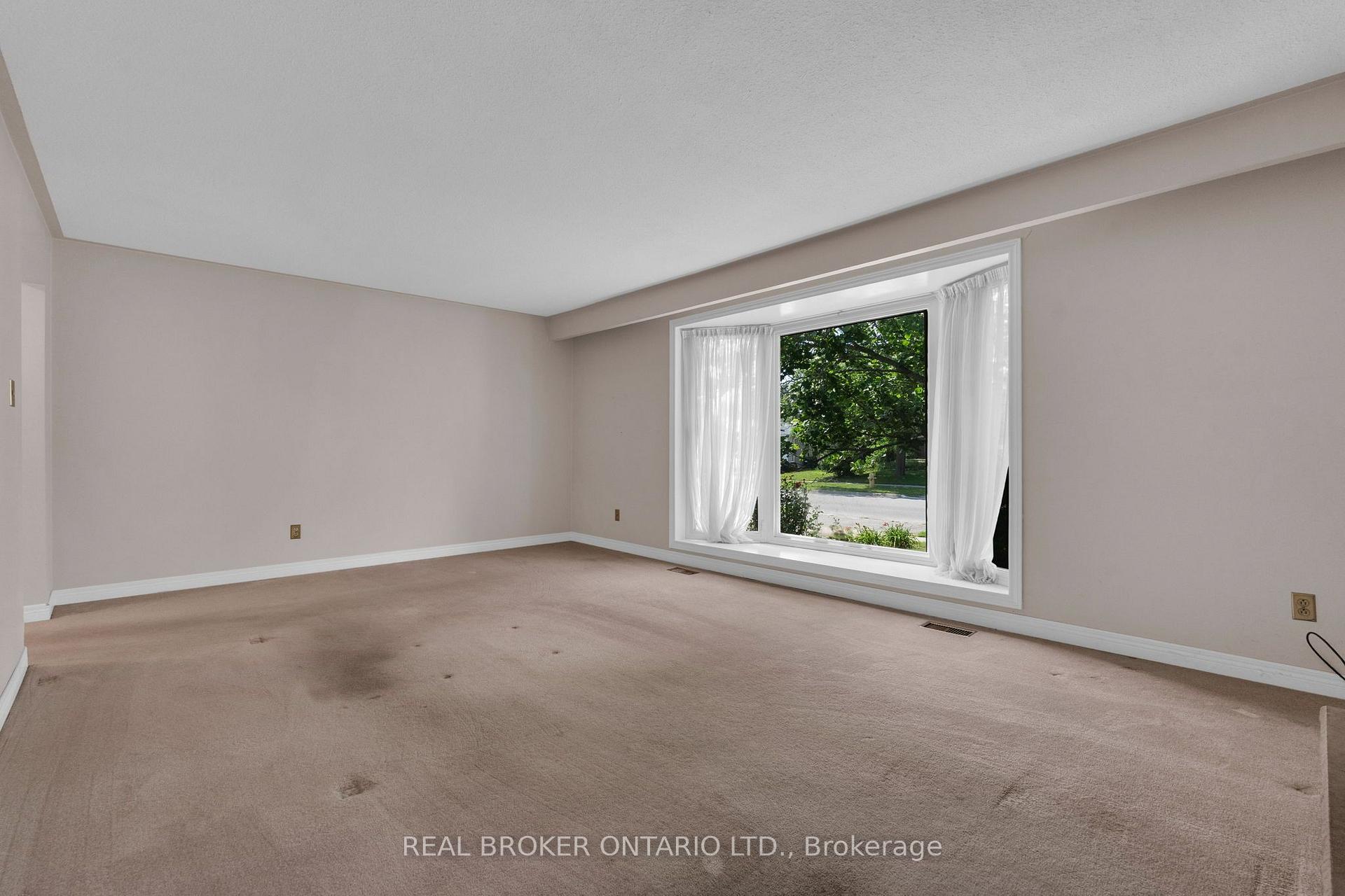 Photo 10 of 277 Cook Street, Barrie, Grove East — HOMEH