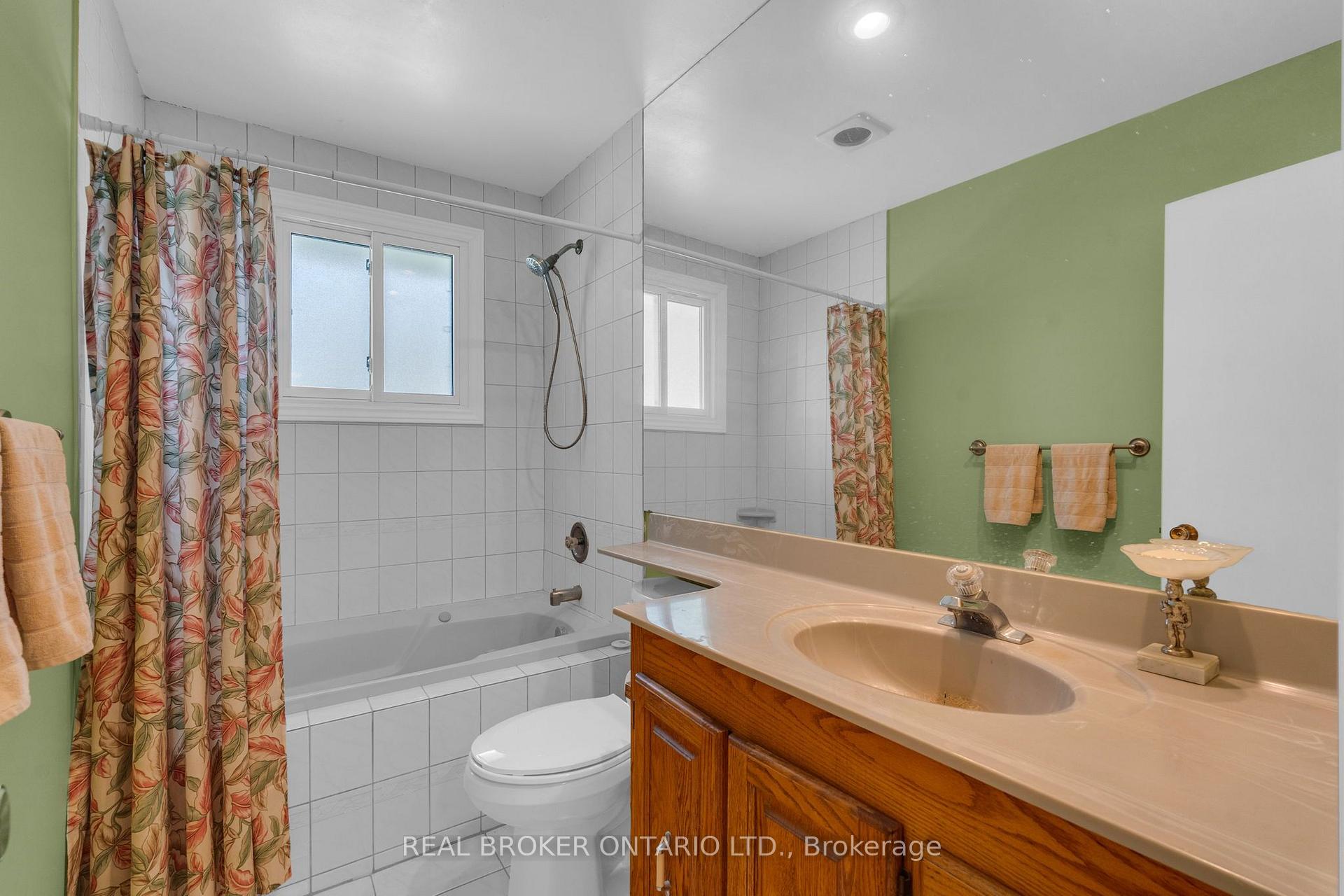 Photo 21 of 277 Cook Street, Barrie, Grove East — HOMEH