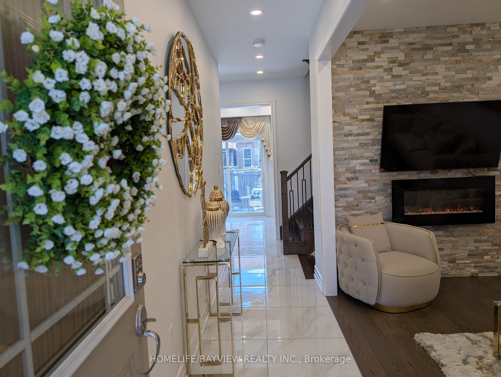 Photo 4 of 32 Devonsleigh Drive, Brampton, Fletcher's Meadow — HOMEH