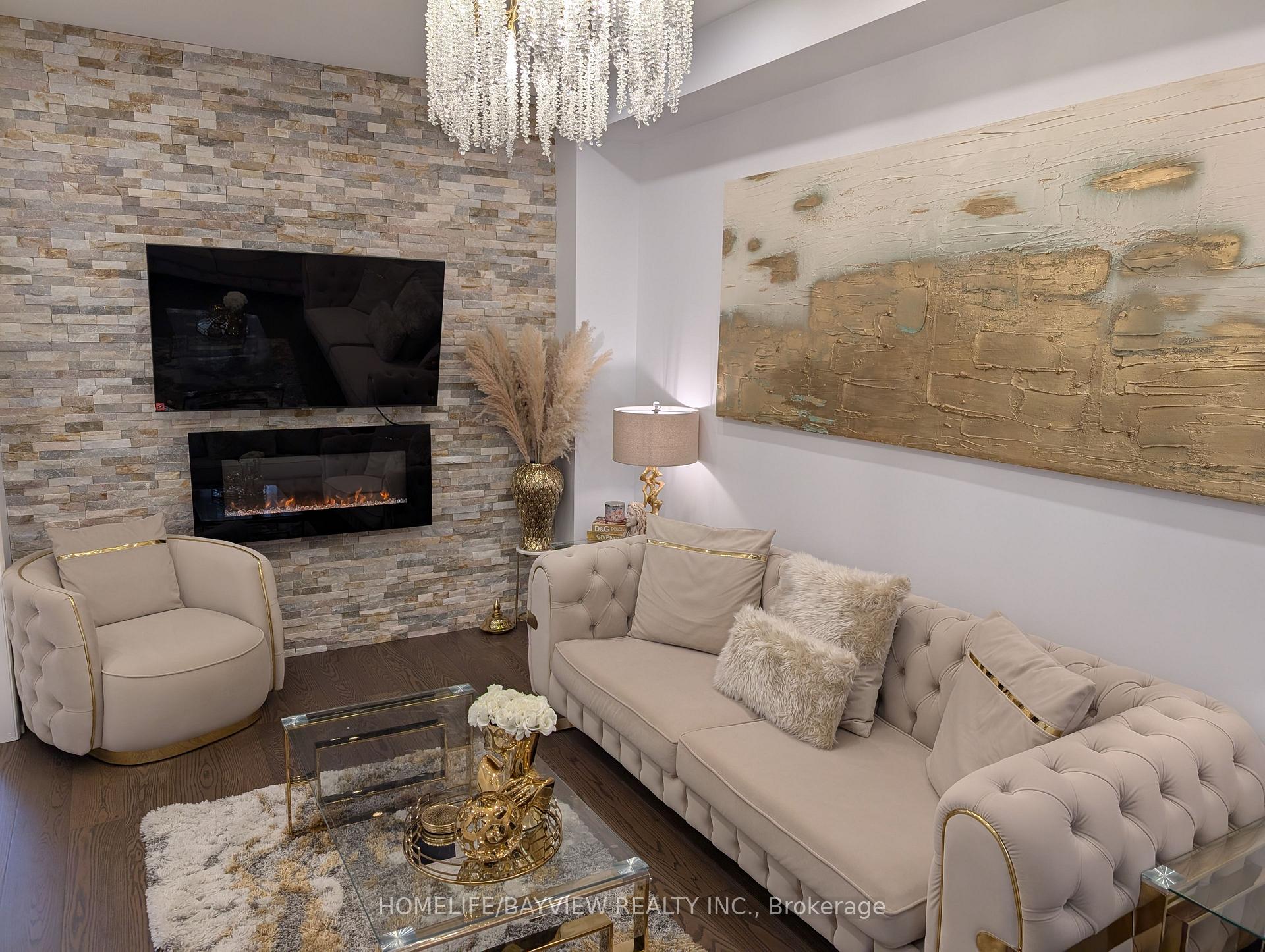 Photo 5 of 32 Devonsleigh Drive, Brampton, Fletcher's Meadow — HOMEH