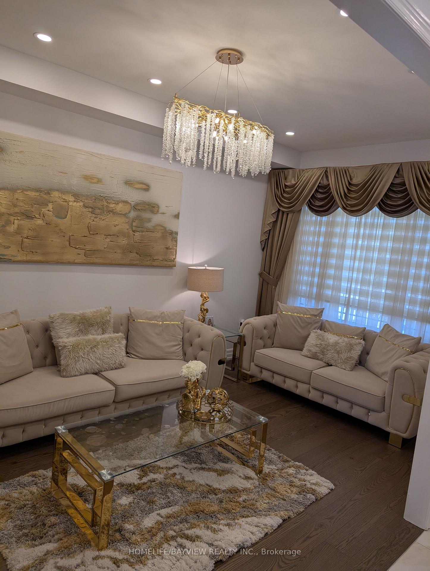 Photo 6 of 32 Devonsleigh Drive, Brampton, Fletcher's Meadow — HOMEH