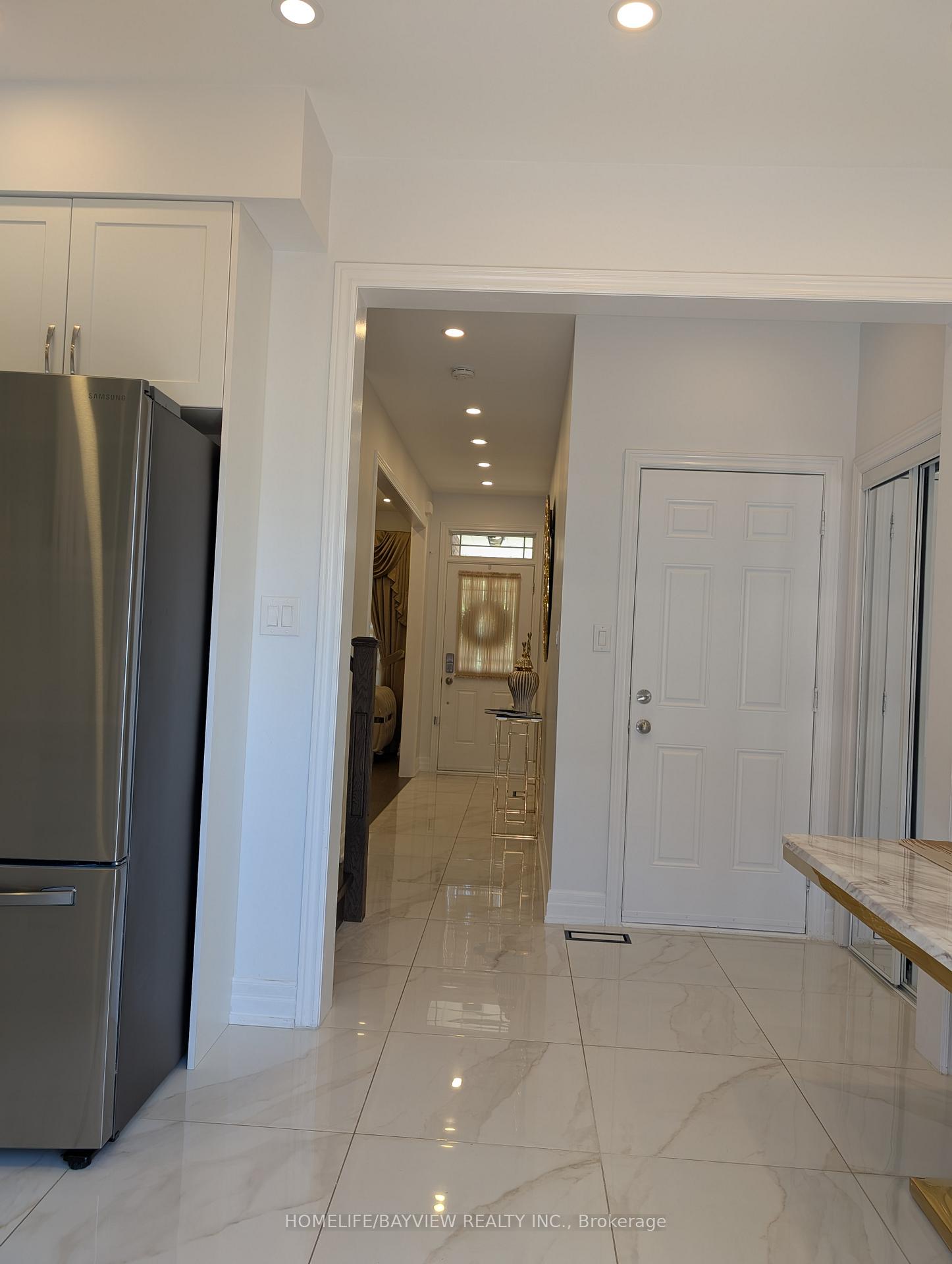 Photo 8 of 32 Devonsleigh Drive, Brampton, Fletcher's Meadow — HOMEH