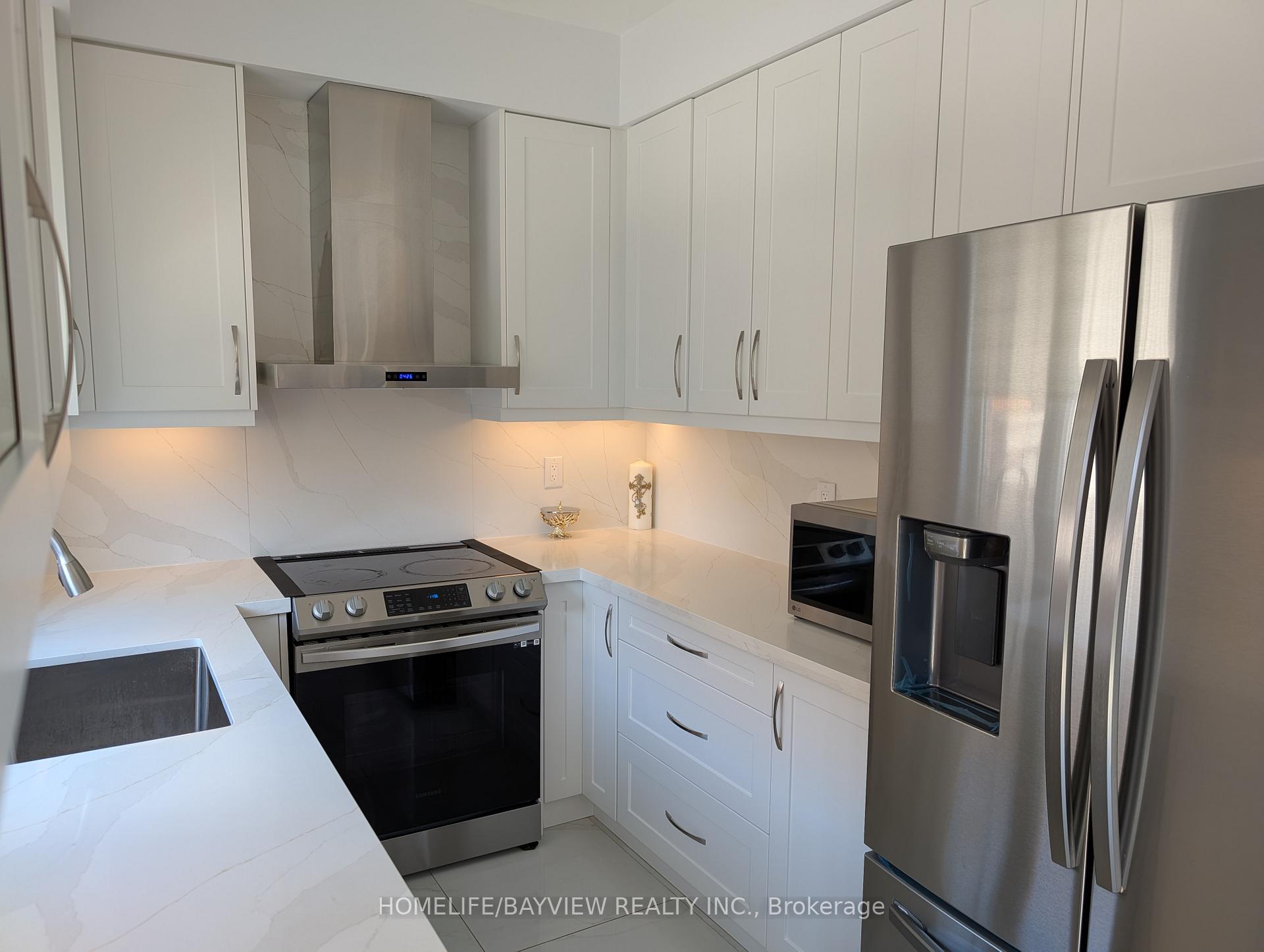 Photo 9 of 32 Devonsleigh Drive, Brampton, Fletcher's Meadow — HOMEH