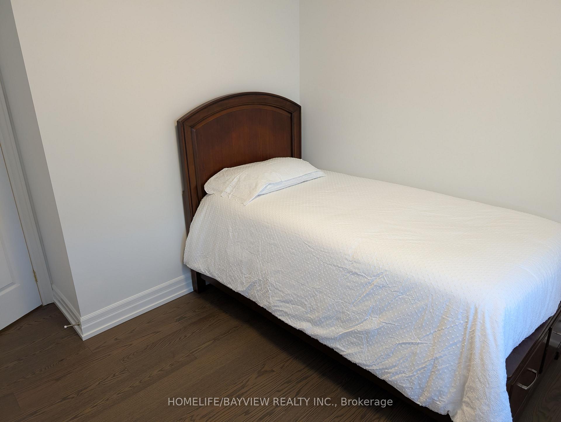 Photo 24 of 32 Devonsleigh Drive, Brampton, Fletcher's Meadow — HOMEH