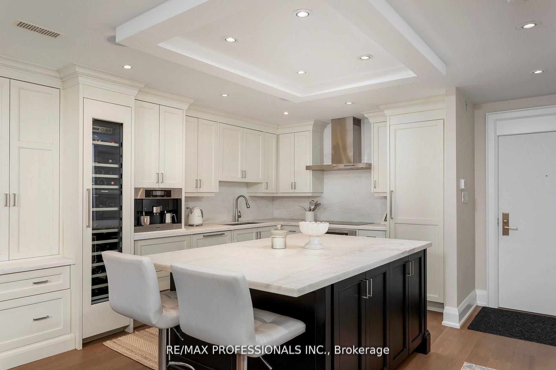 Photo 7 of Unit 304, 71 Old Mill Road, Etobicoke, Kingsway South — HOMEH
