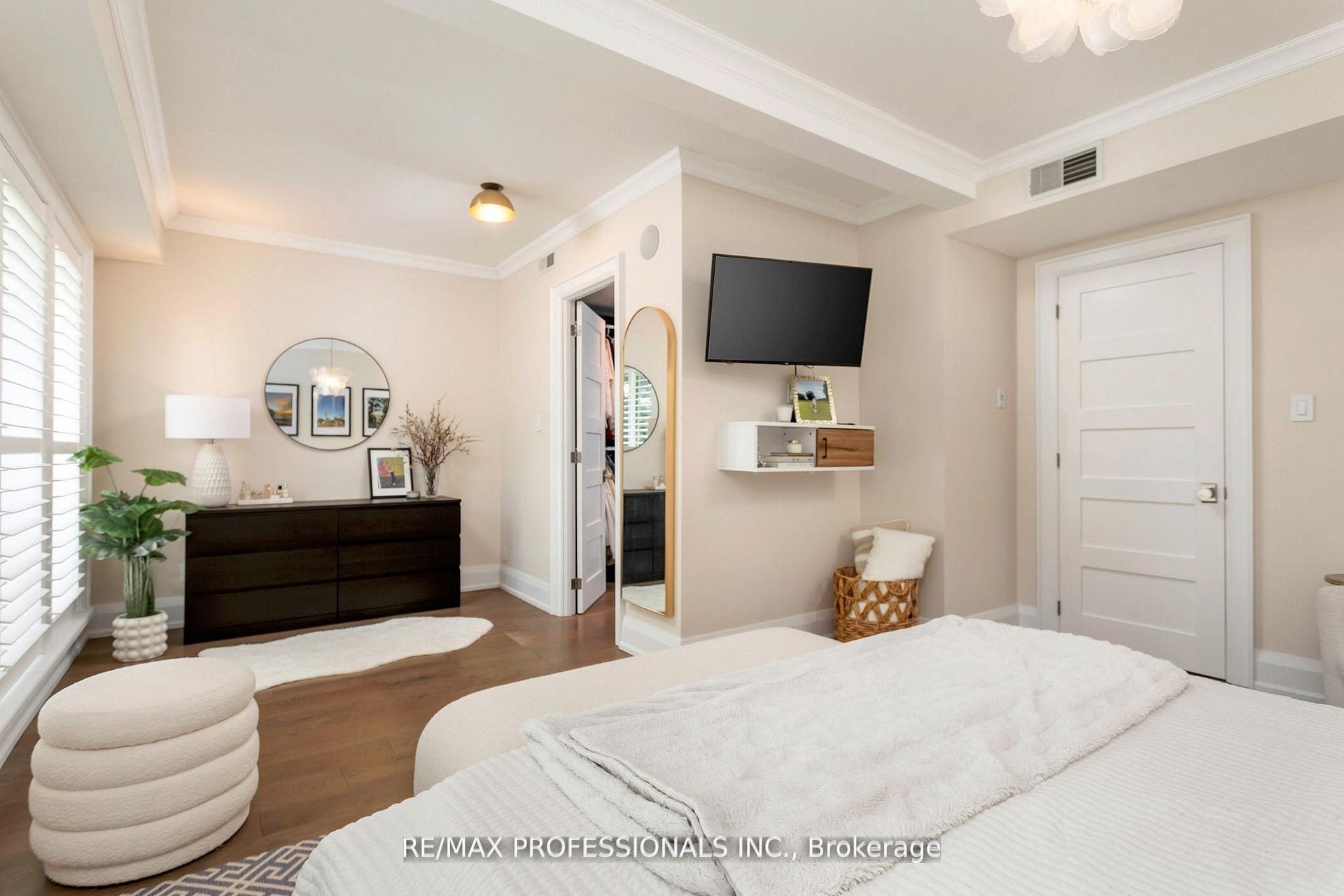 Photo 31 of Unit 304, 71 Old Mill Road, Etobicoke, Kingsway South — HOMEH