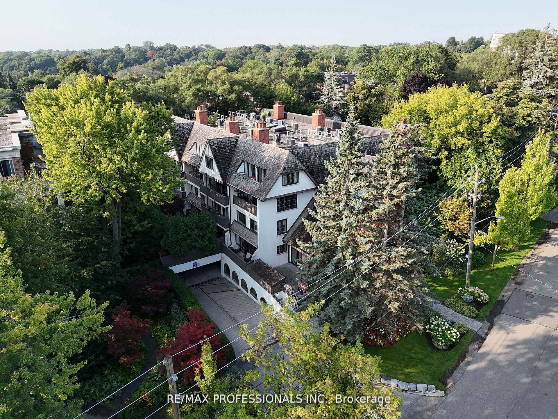Photo 37 of Unit 304, 71 Old Mill Road, Etobicoke, Kingsway South — HOMEH