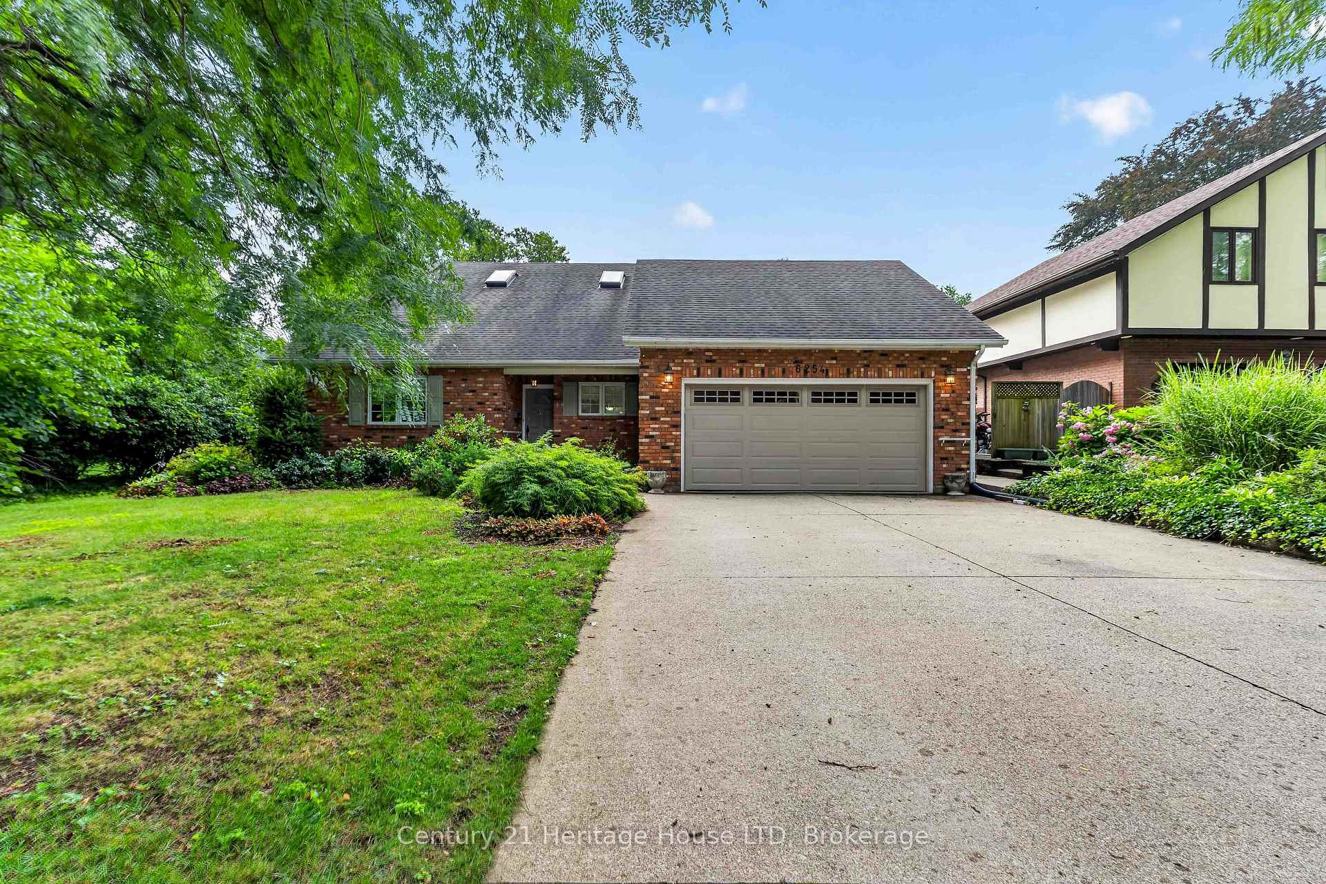 Photo 1 of 6254 Gore Street, Niagara Falls, Stamford — HOMEH