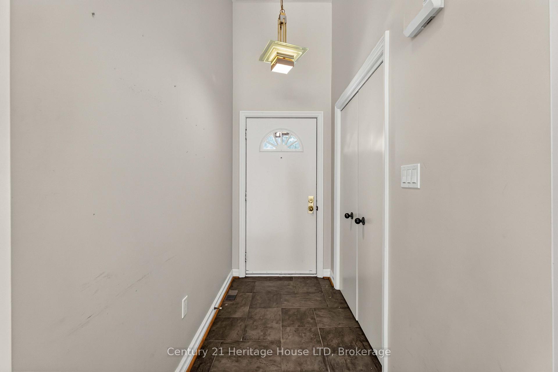 Photo 4 of 6254 Gore Street, Niagara Falls, Stamford — HOMEH