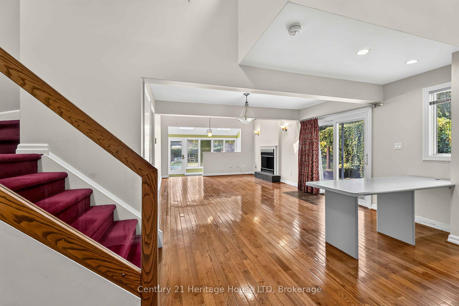 Photo 5 of 6254 Gore Street, Niagara Falls, Stamford — HOMEH