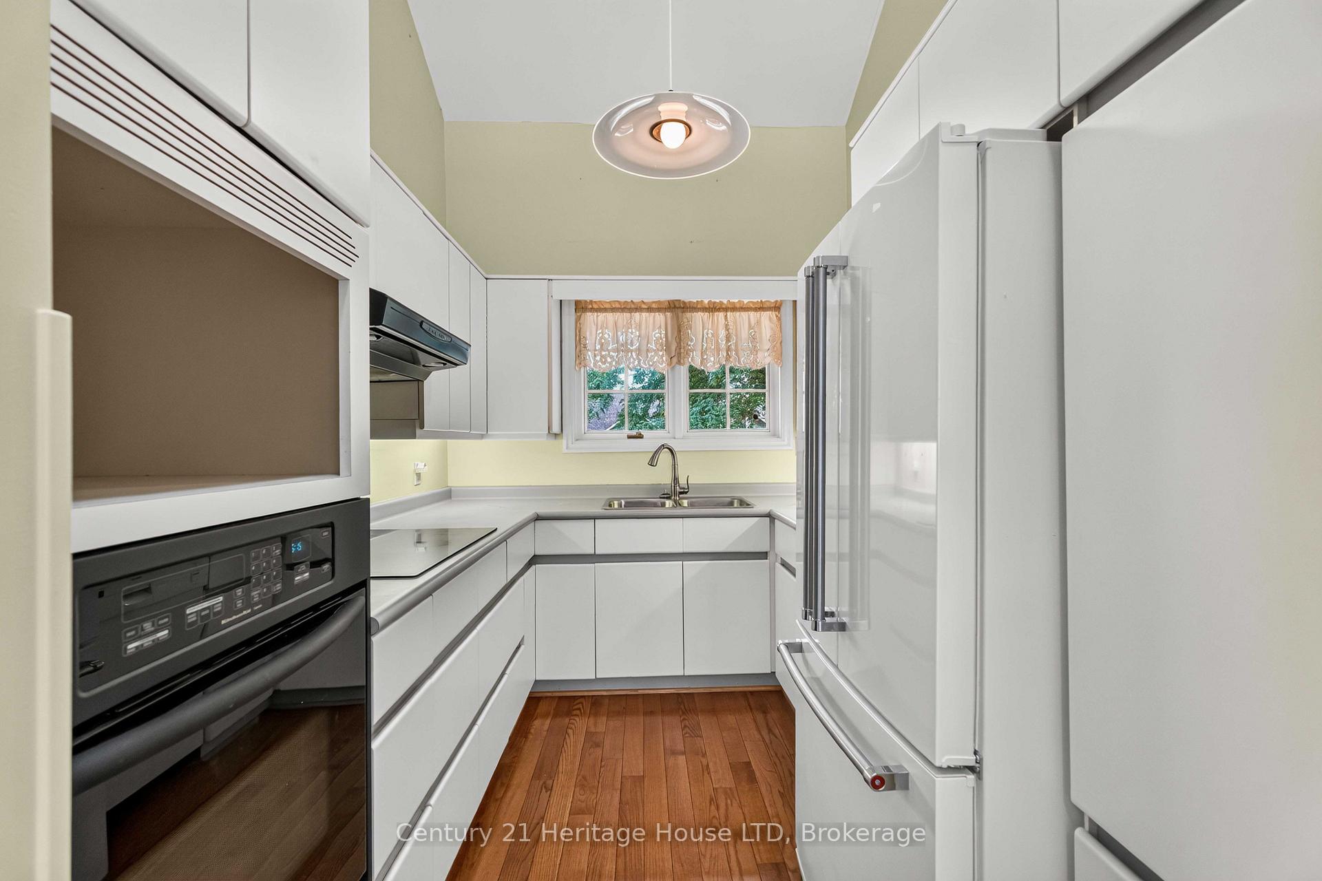 Photo 7 of 6254 Gore Street, Niagara Falls, Stamford — HOMEH