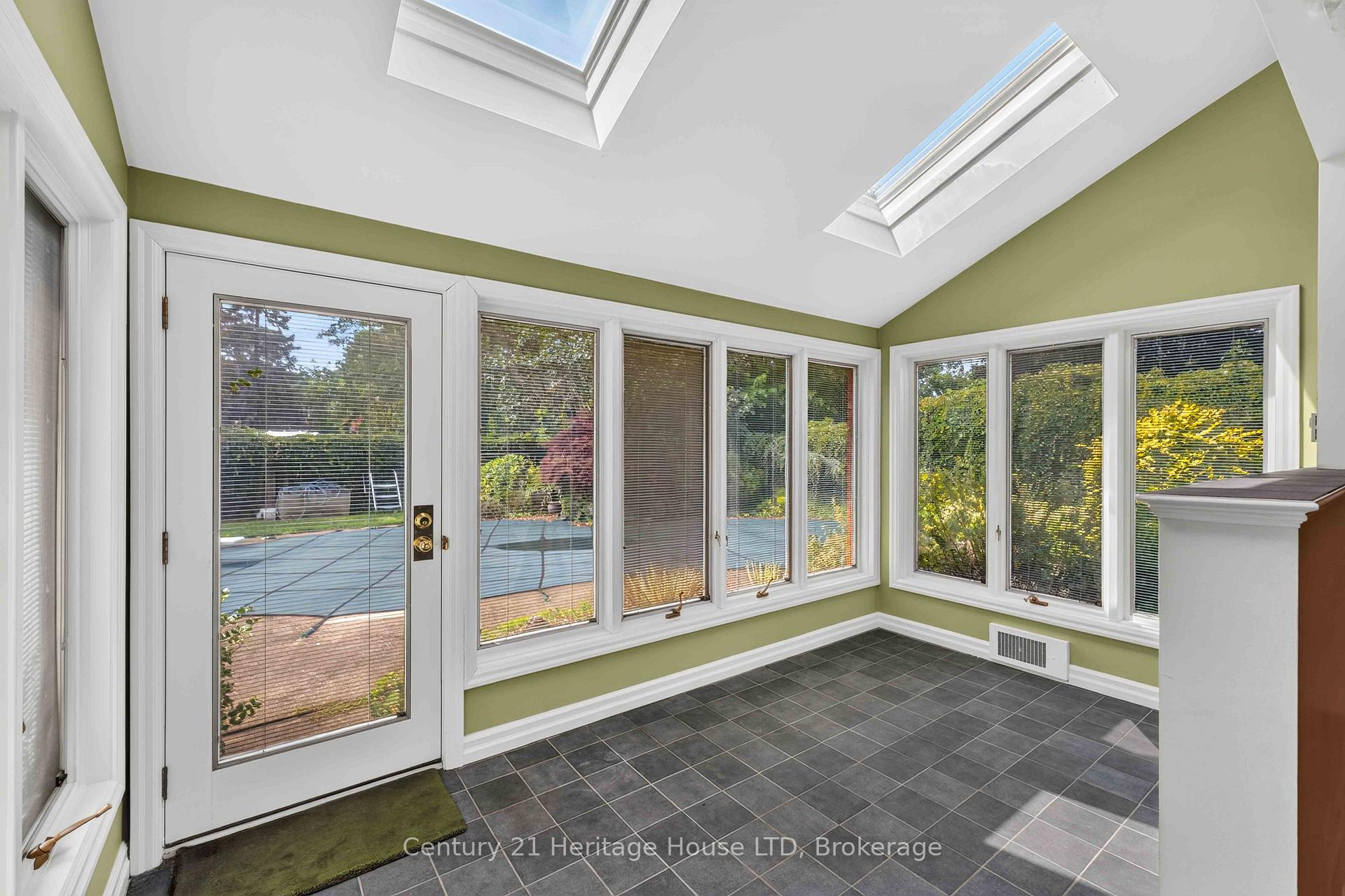 Photo 9 of 6254 Gore Street, Niagara Falls, Stamford — HOMEH