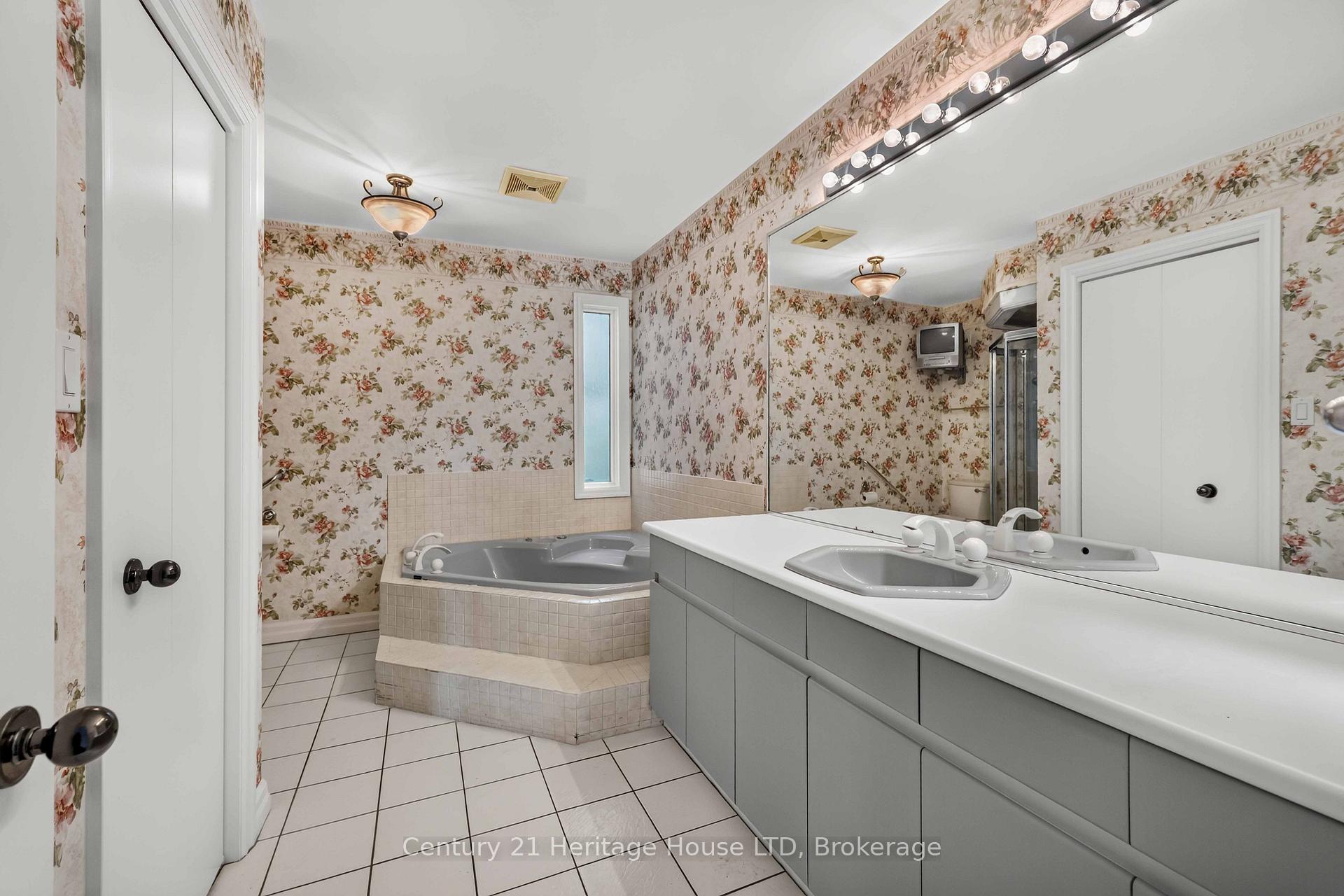Photo 11 of 6254 Gore Street, Niagara Falls, Stamford — HOMEH