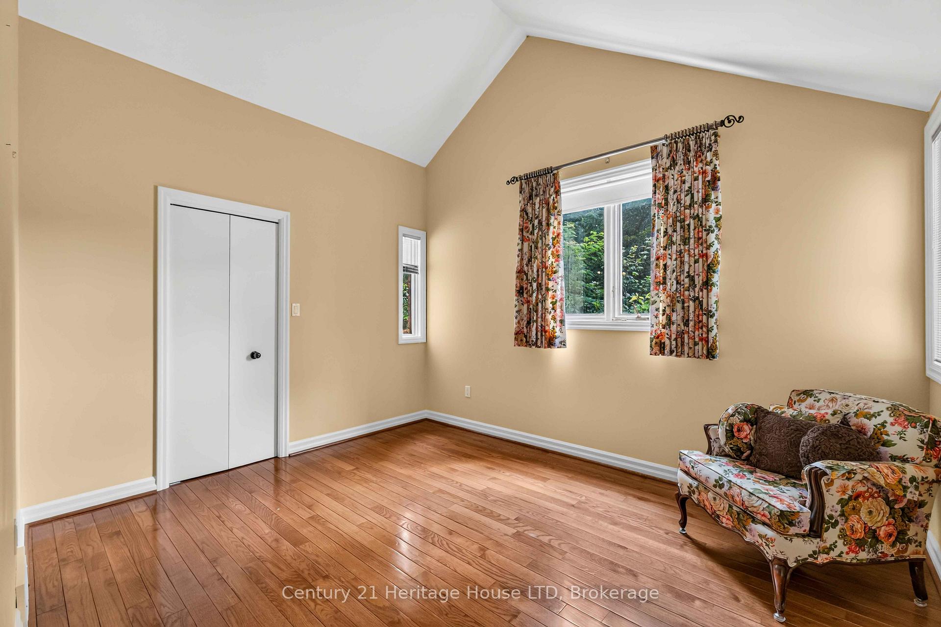 Photo 17 of 6254 Gore Street, Niagara Falls, Stamford — HOMEH