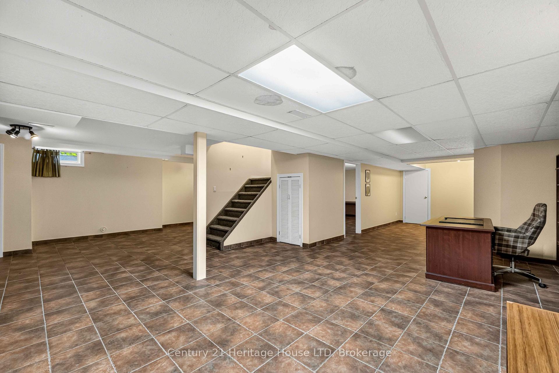 Photo 19 of 6254 Gore Street, Niagara Falls, Stamford — HOMEH