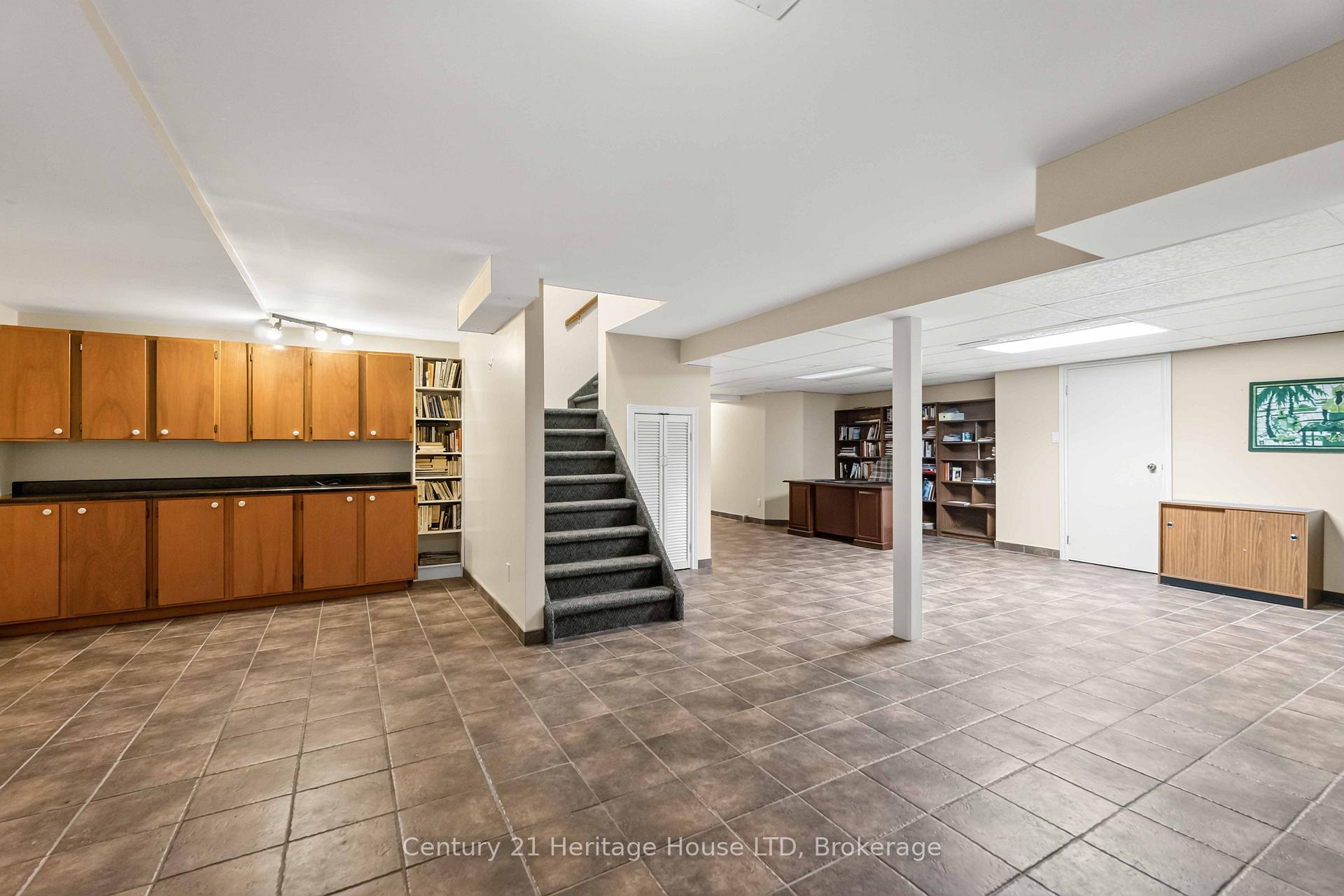 Photo 20 of 6254 Gore Street, Niagara Falls, Stamford — HOMEH