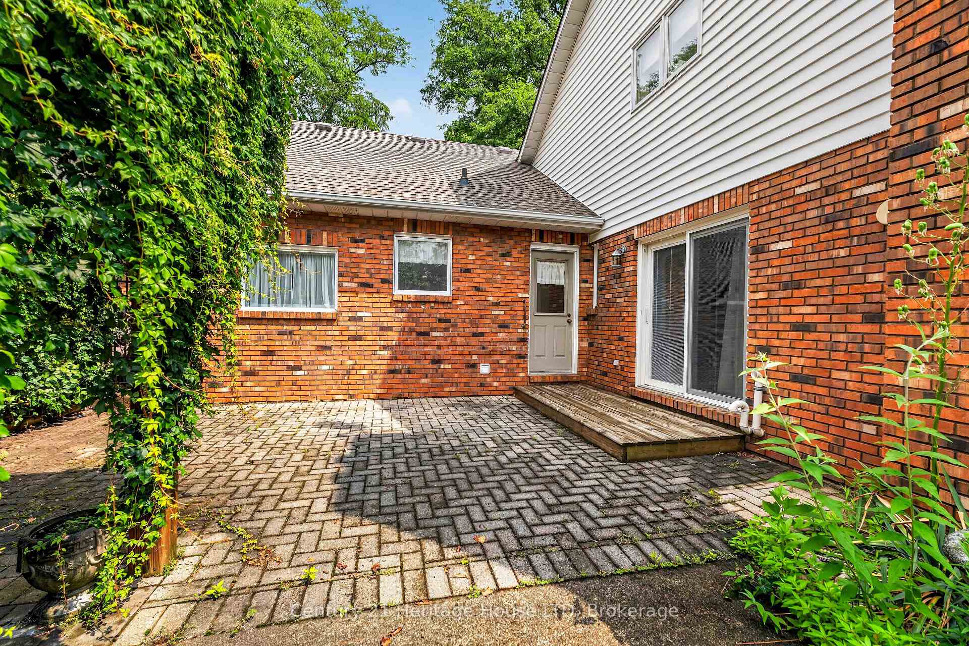 Photo 25 of 6254 Gore Street, Niagara Falls, Stamford — HOMEH