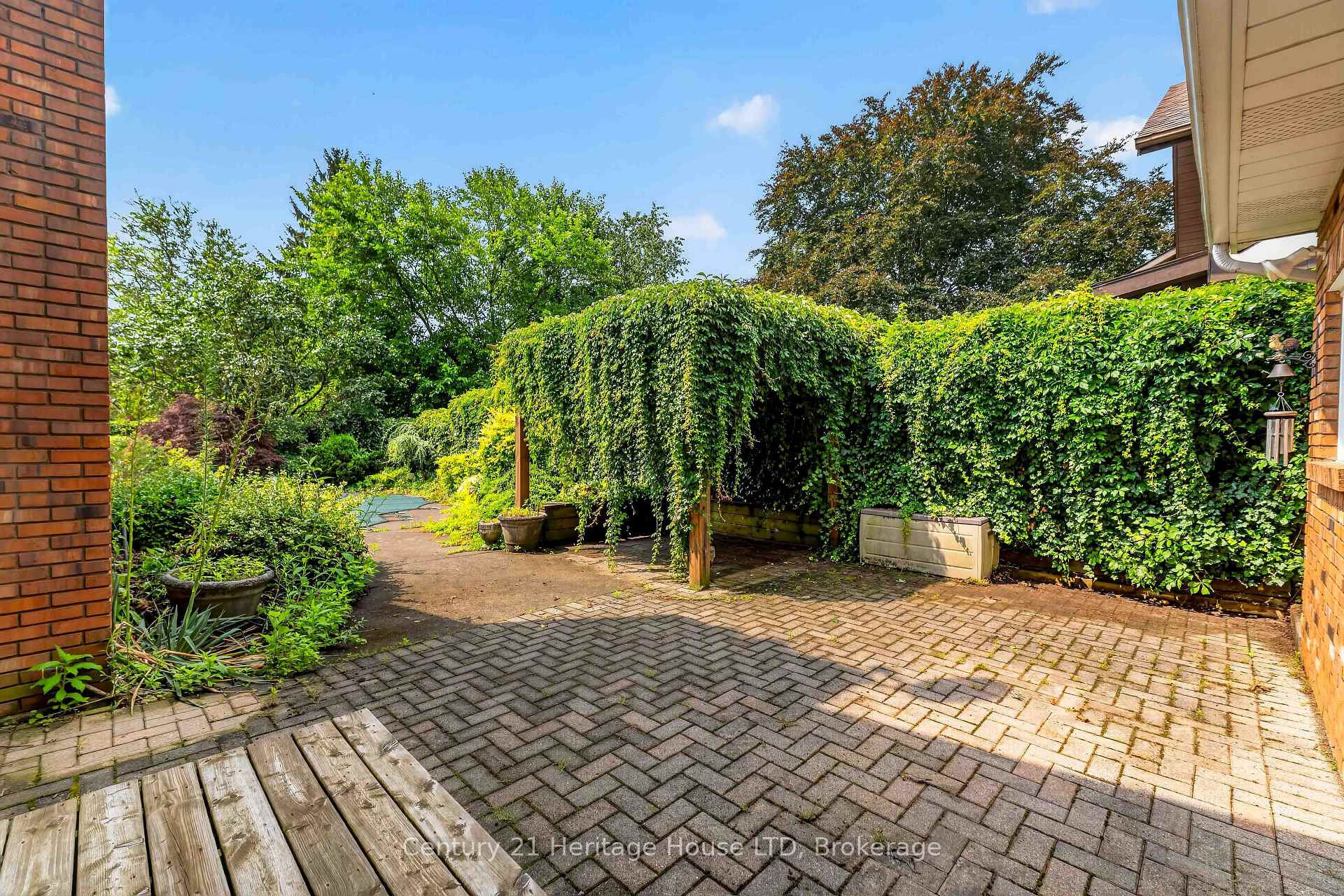 Photo 29 of 6254 Gore Street, Niagara Falls, Stamford — HOMEH
