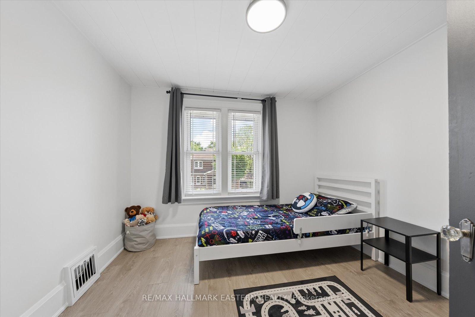 Photo 17 of 590 Douglas Avenue, Peterborough, Town Ward 3 — HOMEH