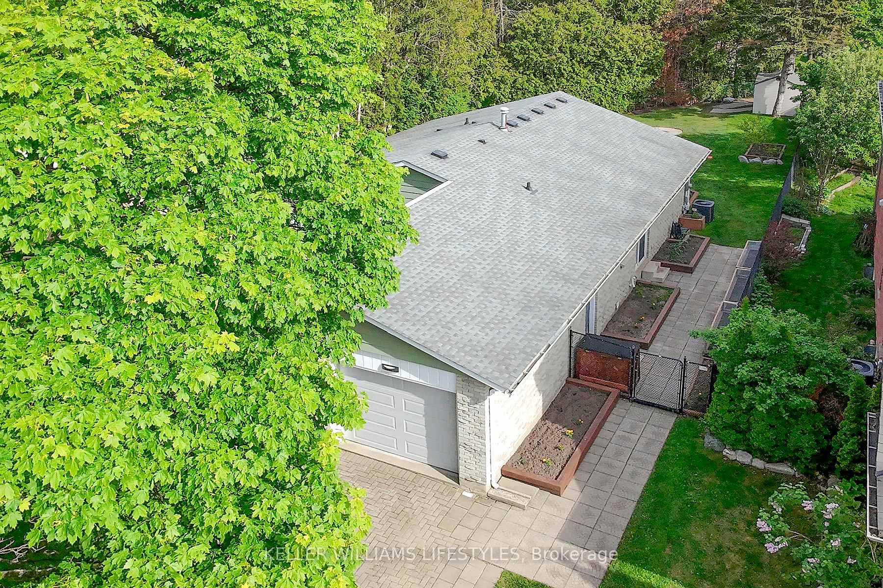 Photo 2 of 373 Blackacres Boulevard, London, North F — HOMEH