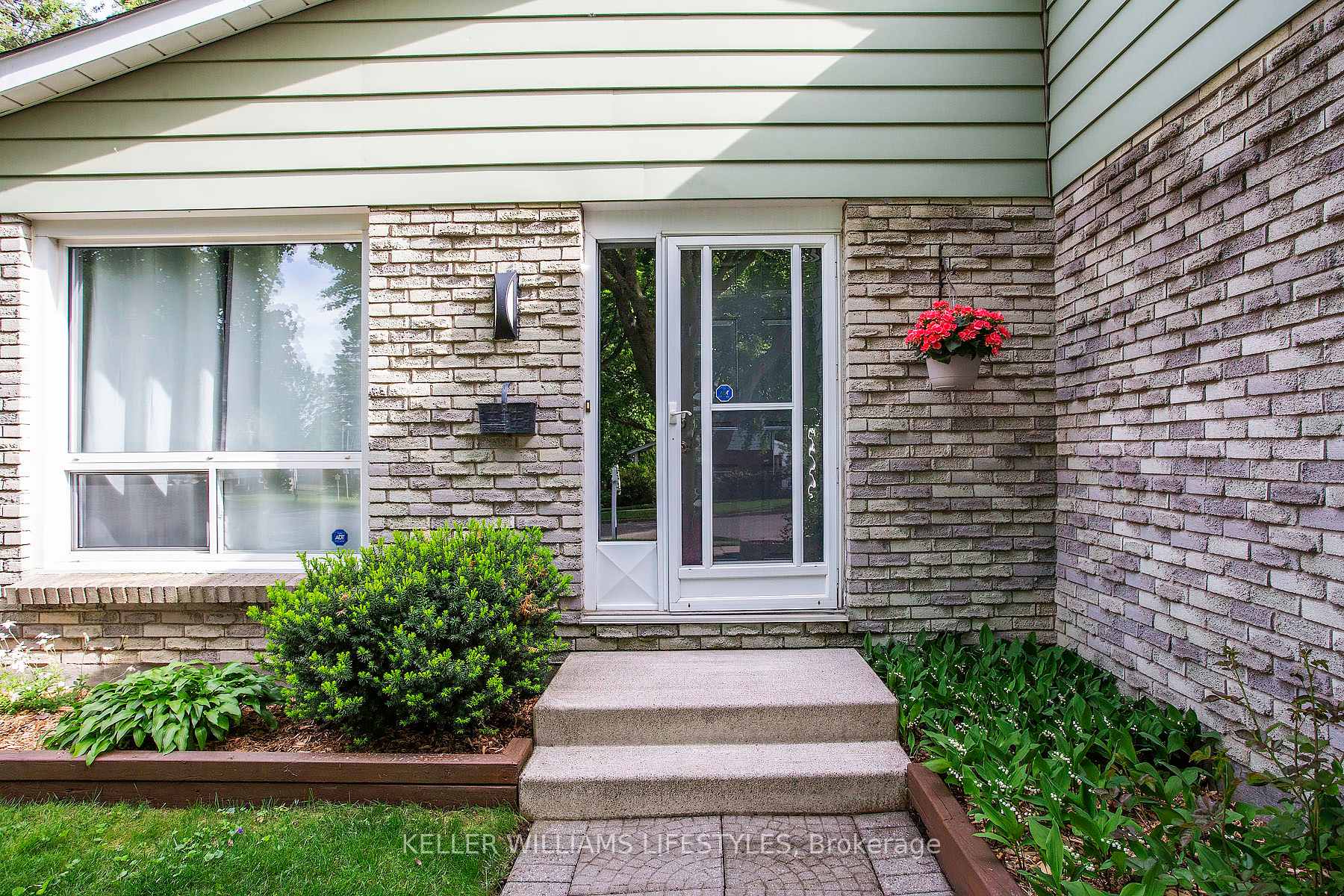 Photo 3 of 373 Blackacres Boulevard, London, North F — HOMEH