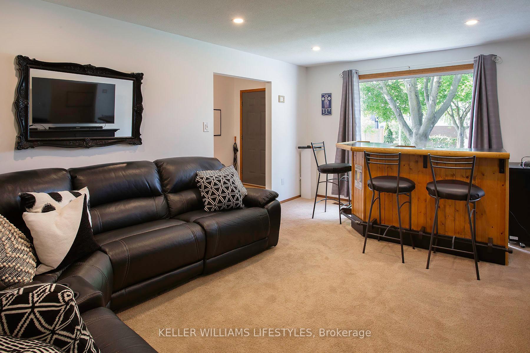 Photo 6 of 373 Blackacres Boulevard, London, North F — HOMEH